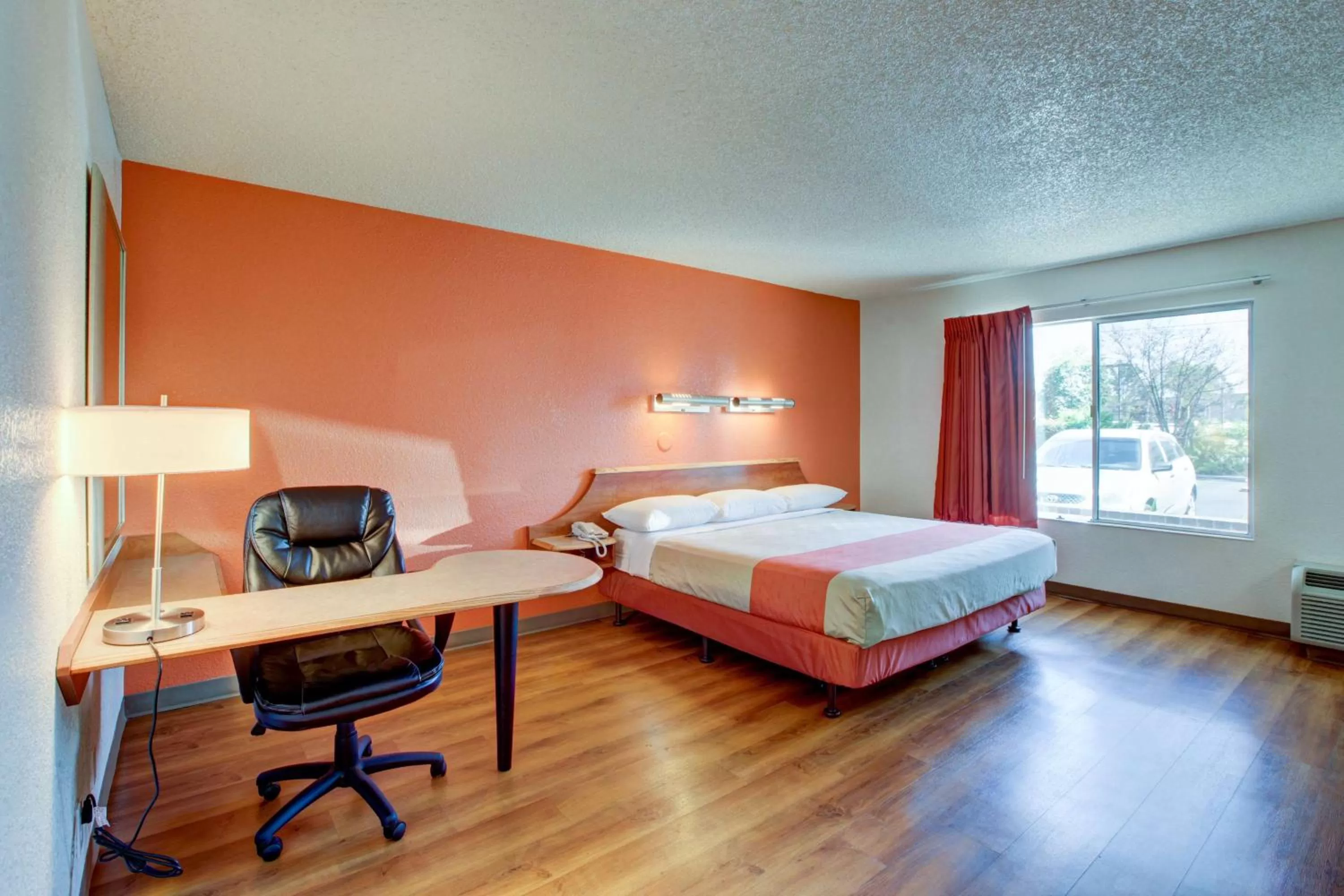 Bedroom, Bed in Motel 6-Santa Ana, CA - Irvine - Orange County Airport