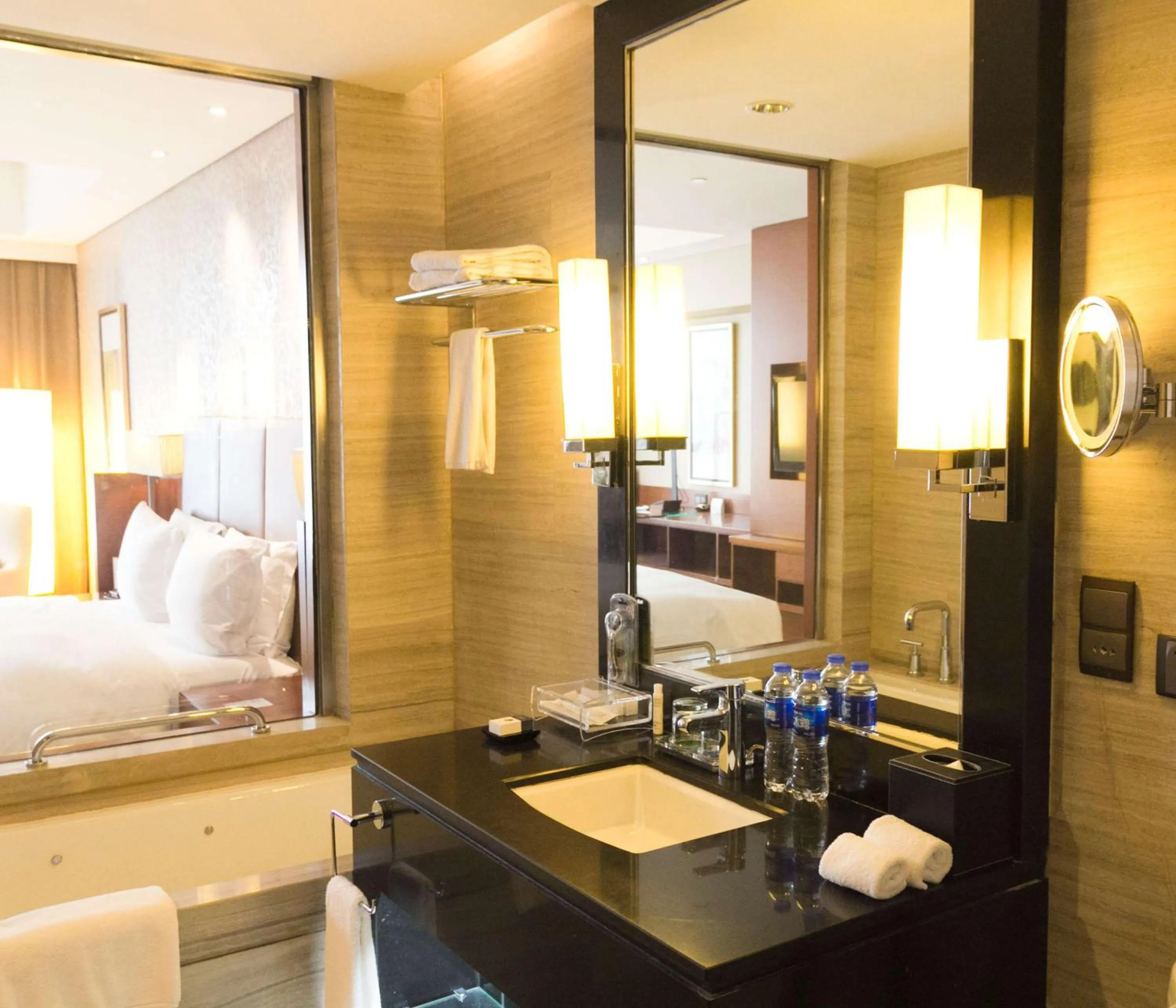 Bathroom, Bed in DoubleTree by Hilton Shenyang