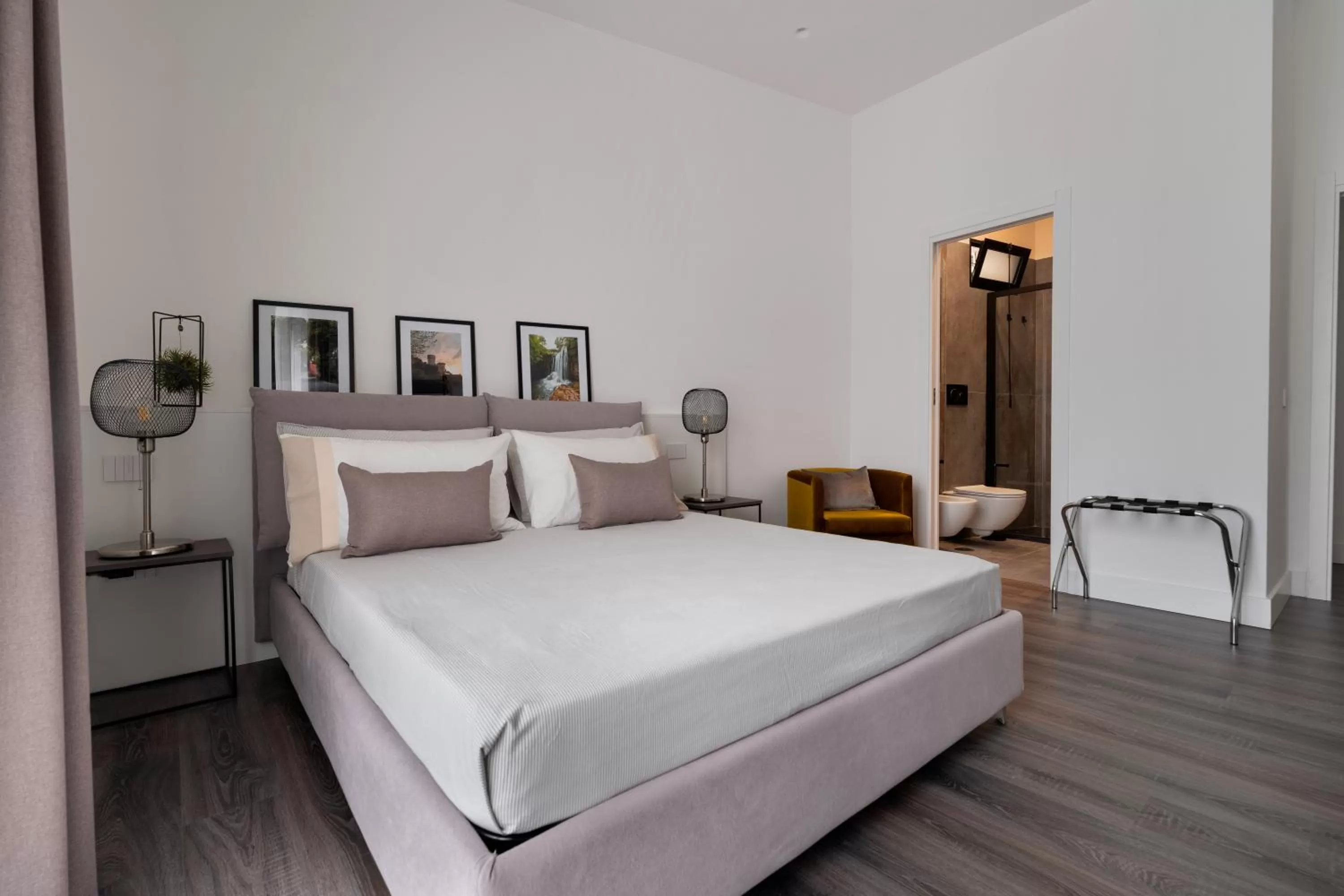 Photo of the whole room, Bed in Harmony Luxury Rooms