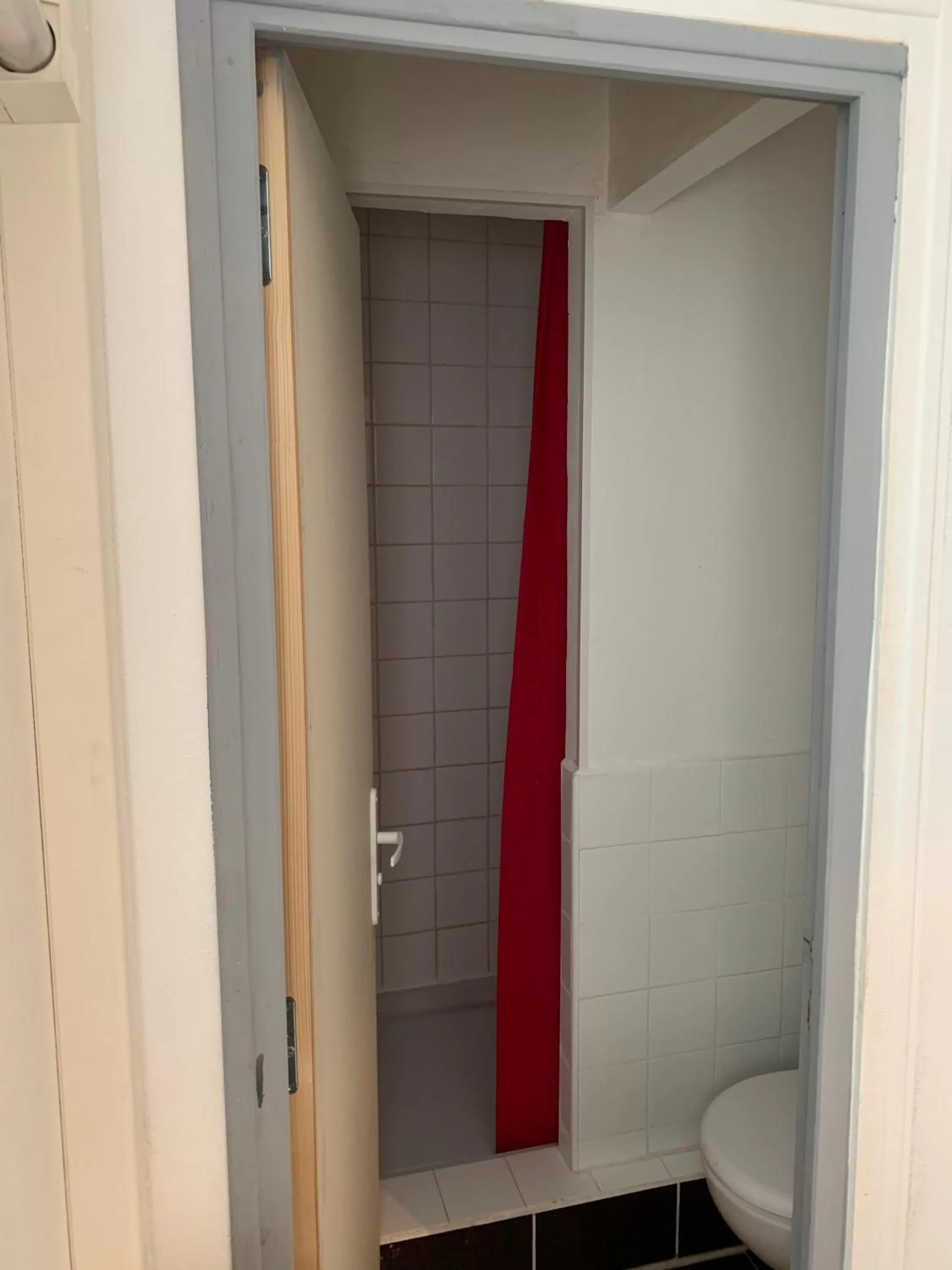 Bathroom in HOTEL DU CYGNE DE LA CROIX BLANCHE