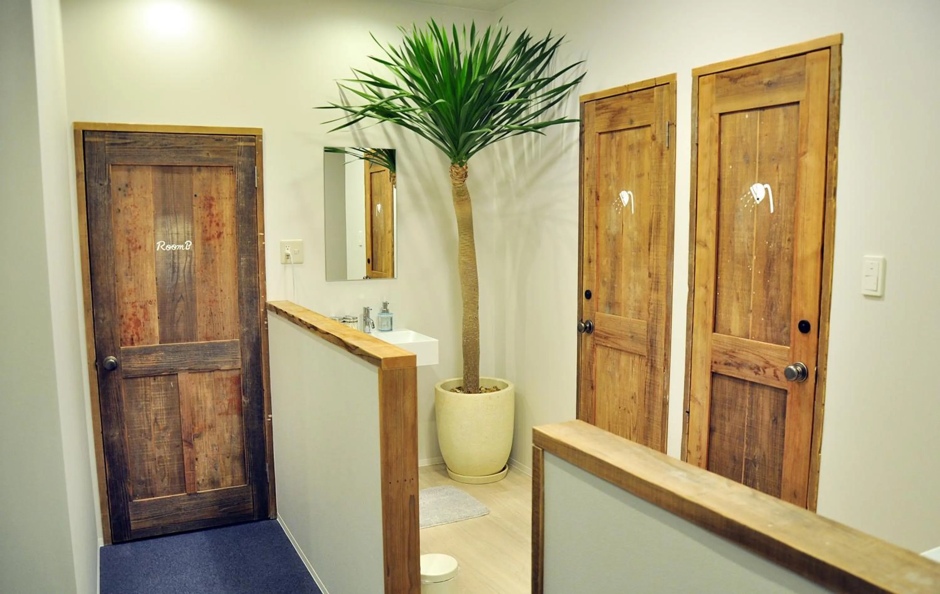 Shower in Guesthouse Akicafe Inn