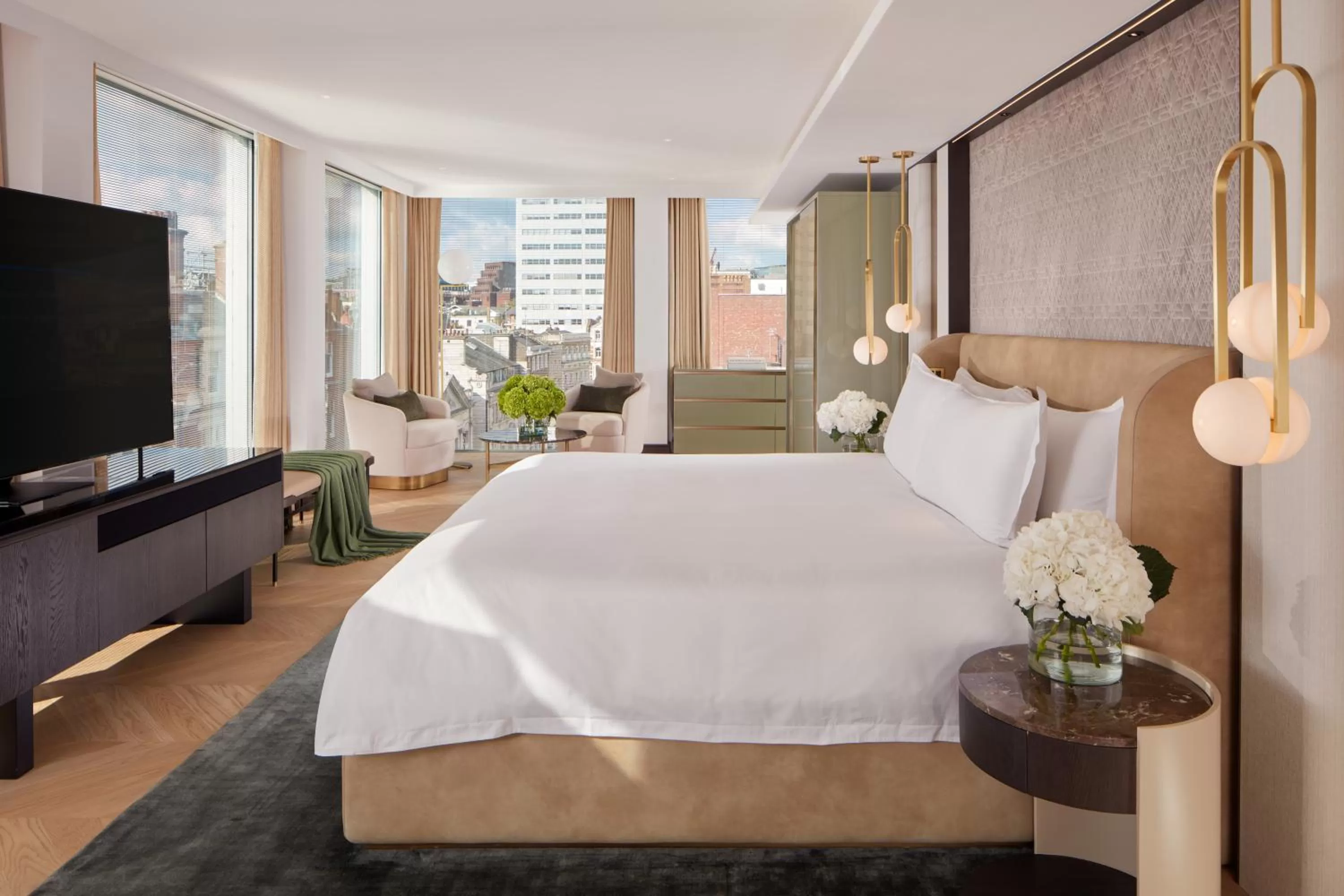 Photo of the whole room, Bed in St Martins Lane London