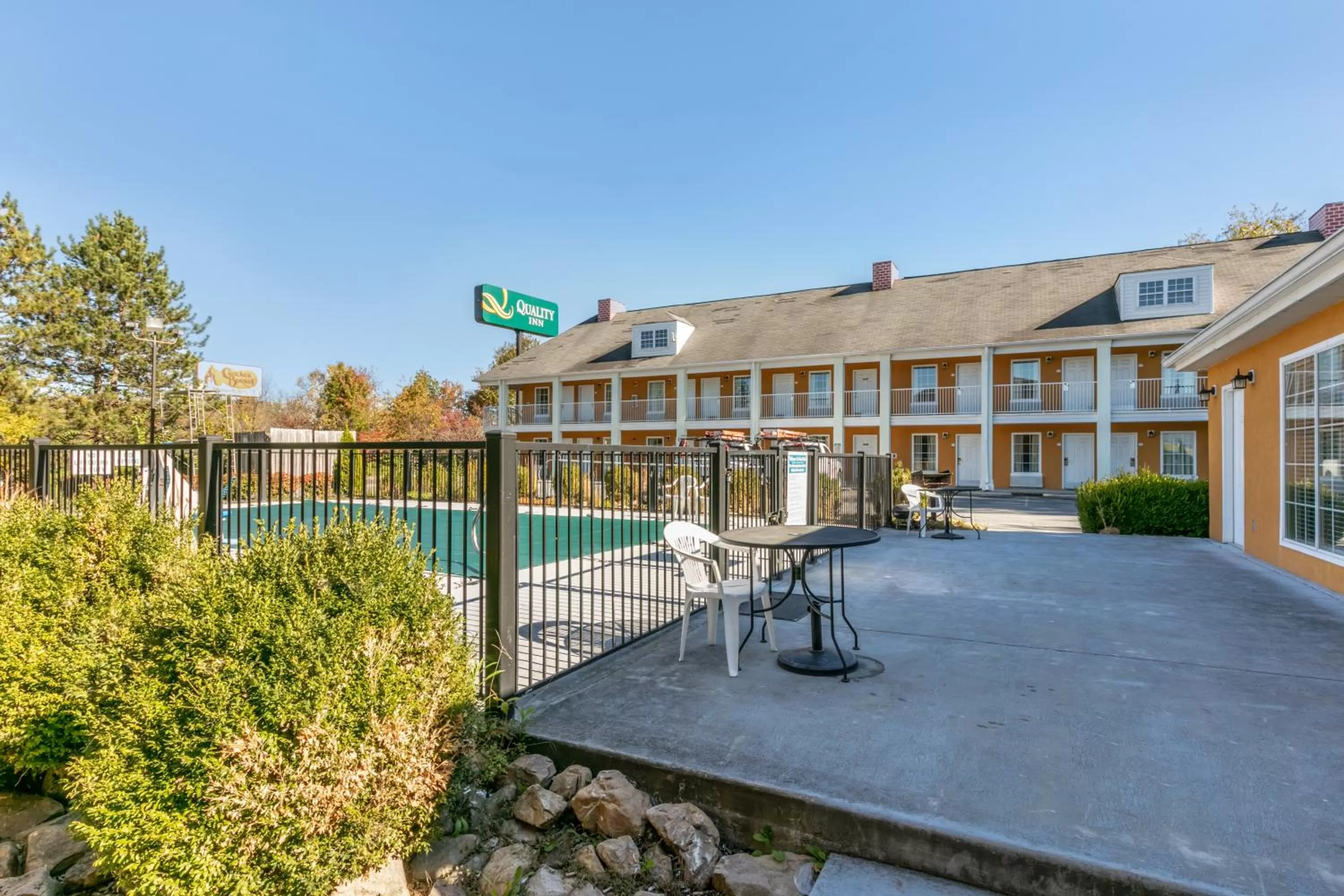 Swimming pool in Quality Inn Johnson City I-26 exit 17