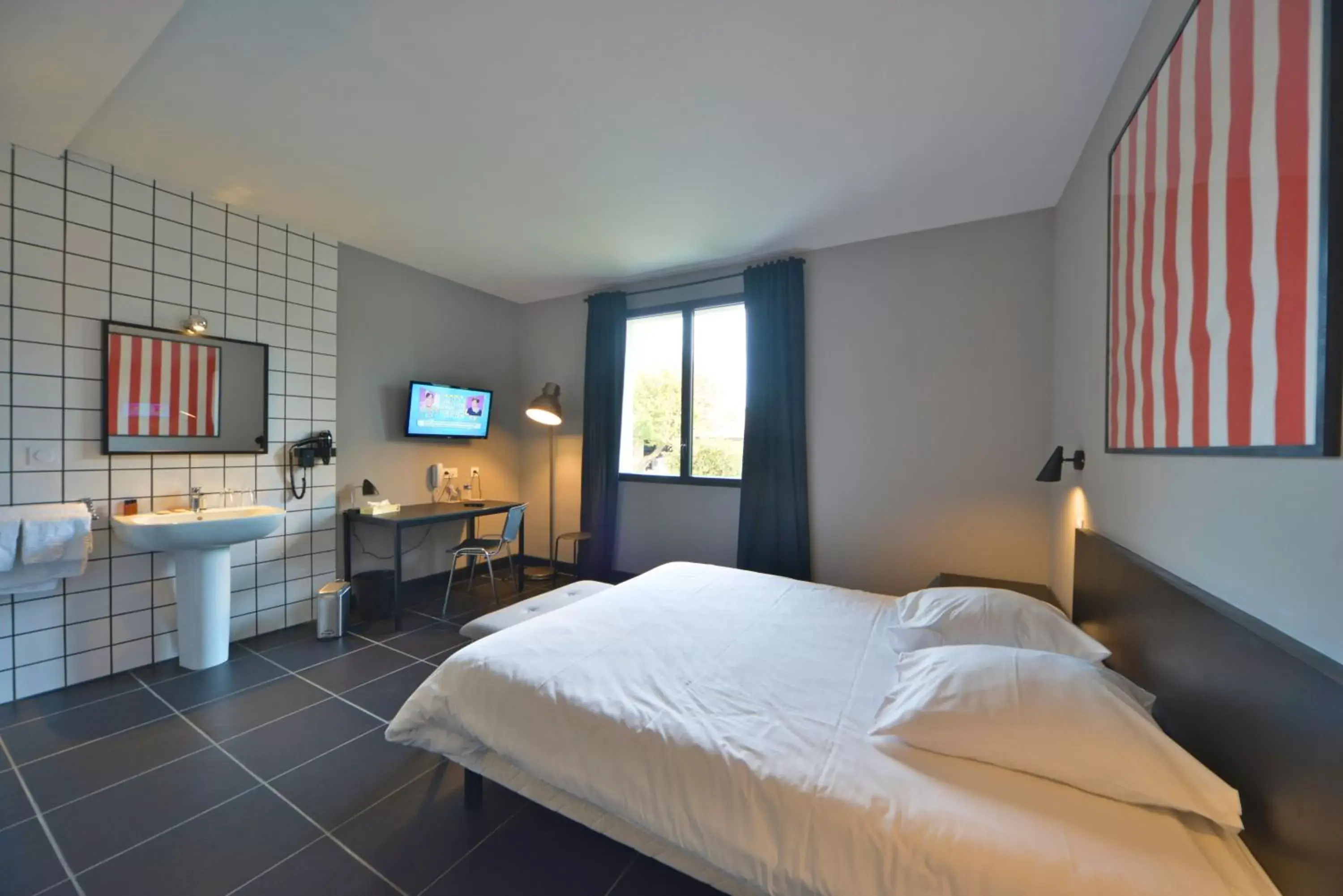Double Room with disabled access in Logis - Hotel Restaurant La Mire Double Room with disabled access in Logis - Hotel Restaurant La Mire
