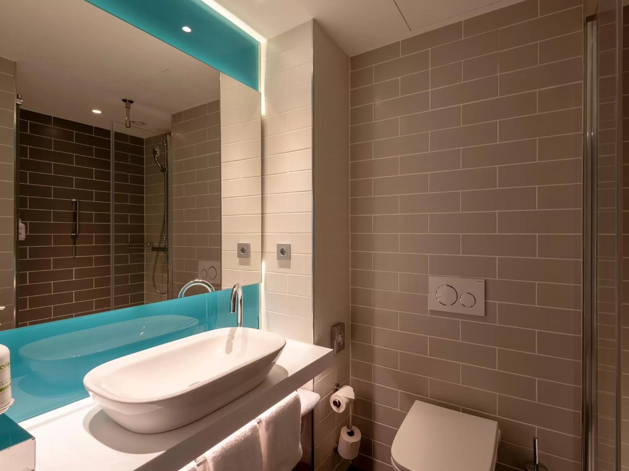 Bathroom in Holiday Inn Express - Offenbach by IHG