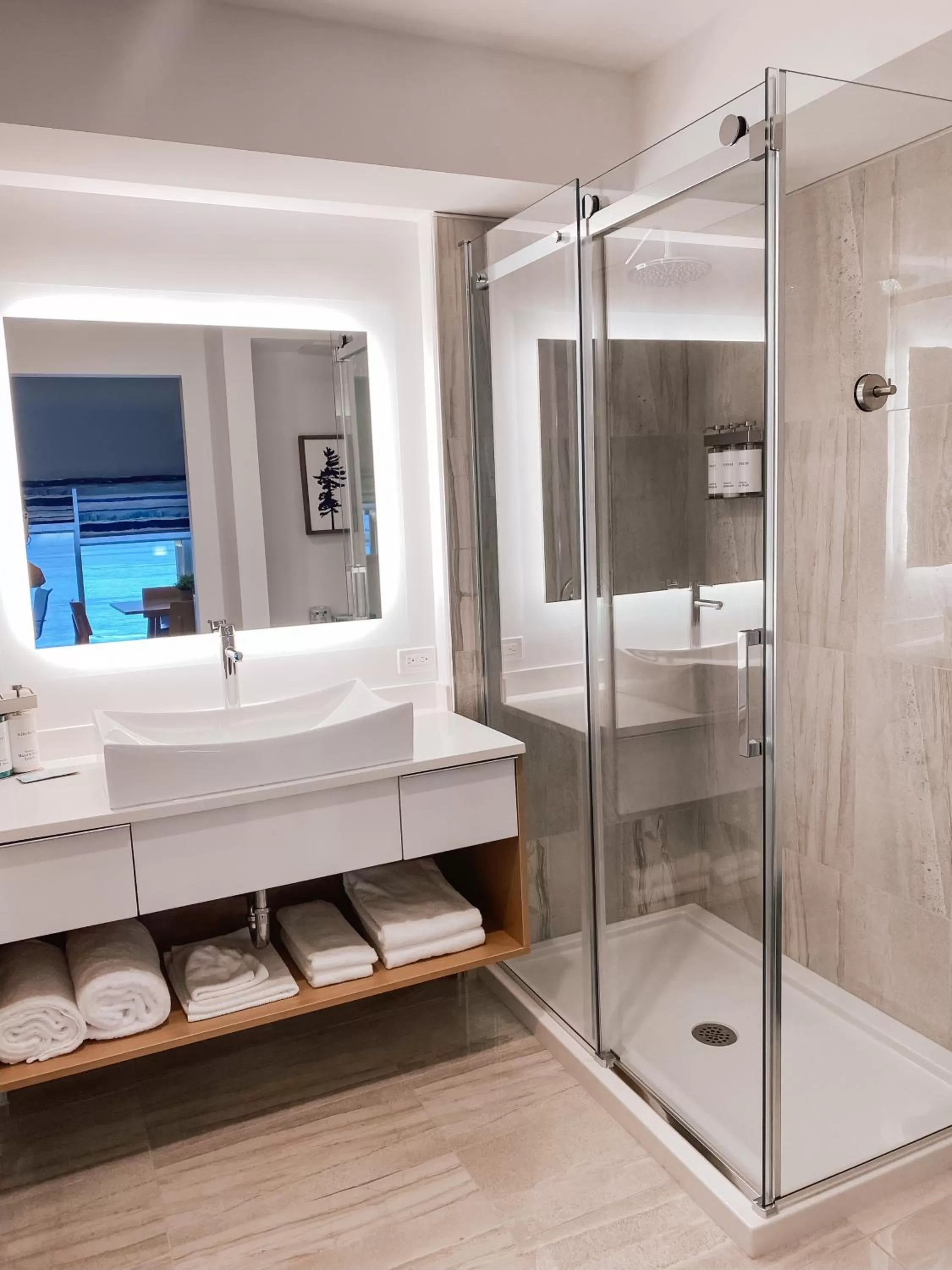 Shower in La Place Rendez-Vous Hotel