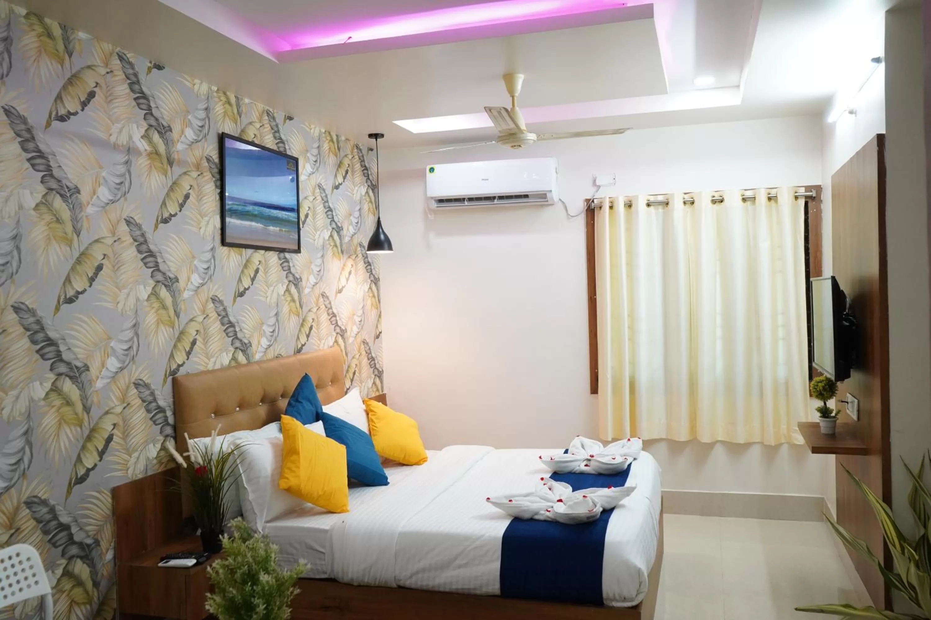 Bed in Homey Meadows - Beach Area