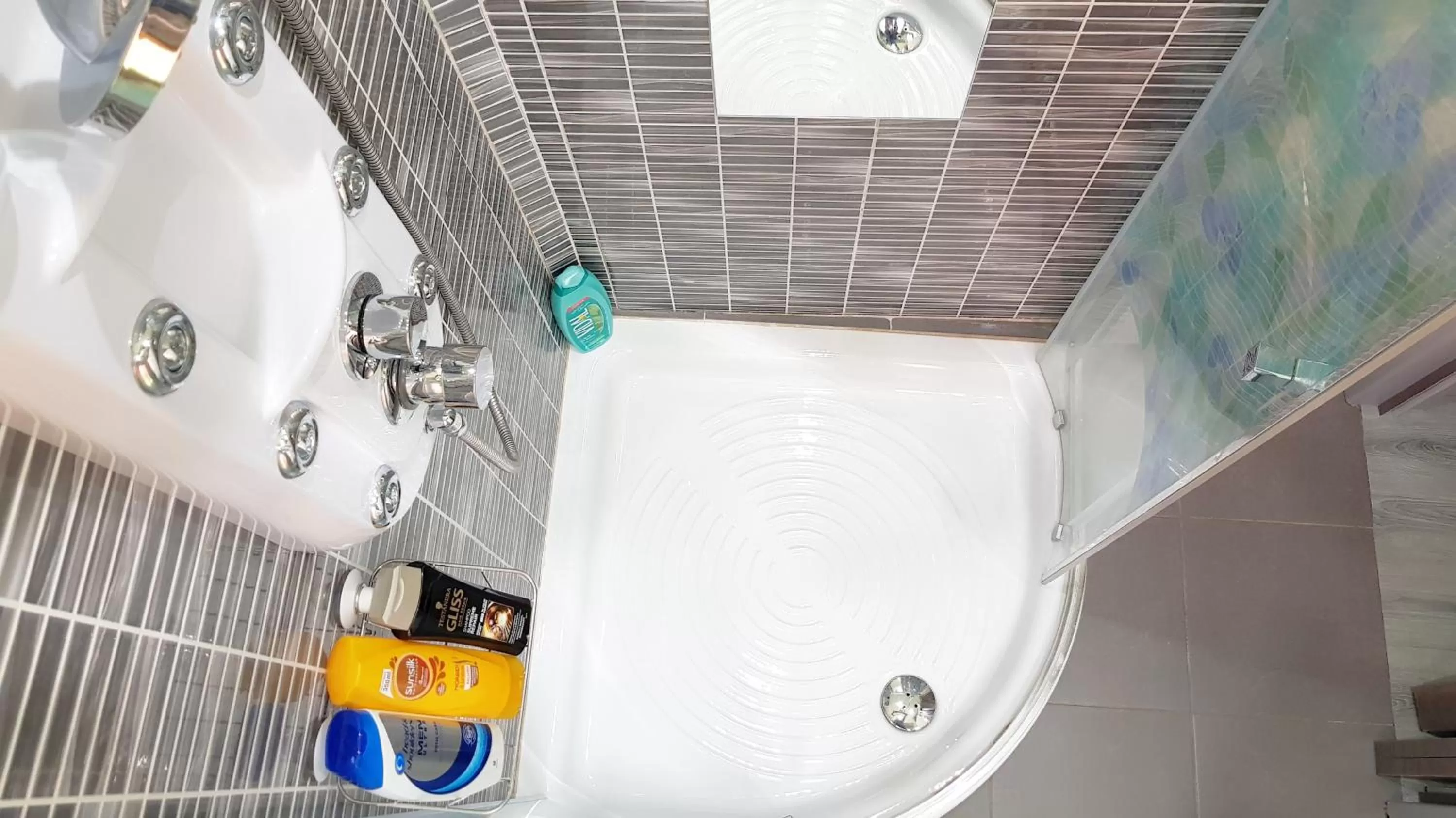 Shower in Inna Best House