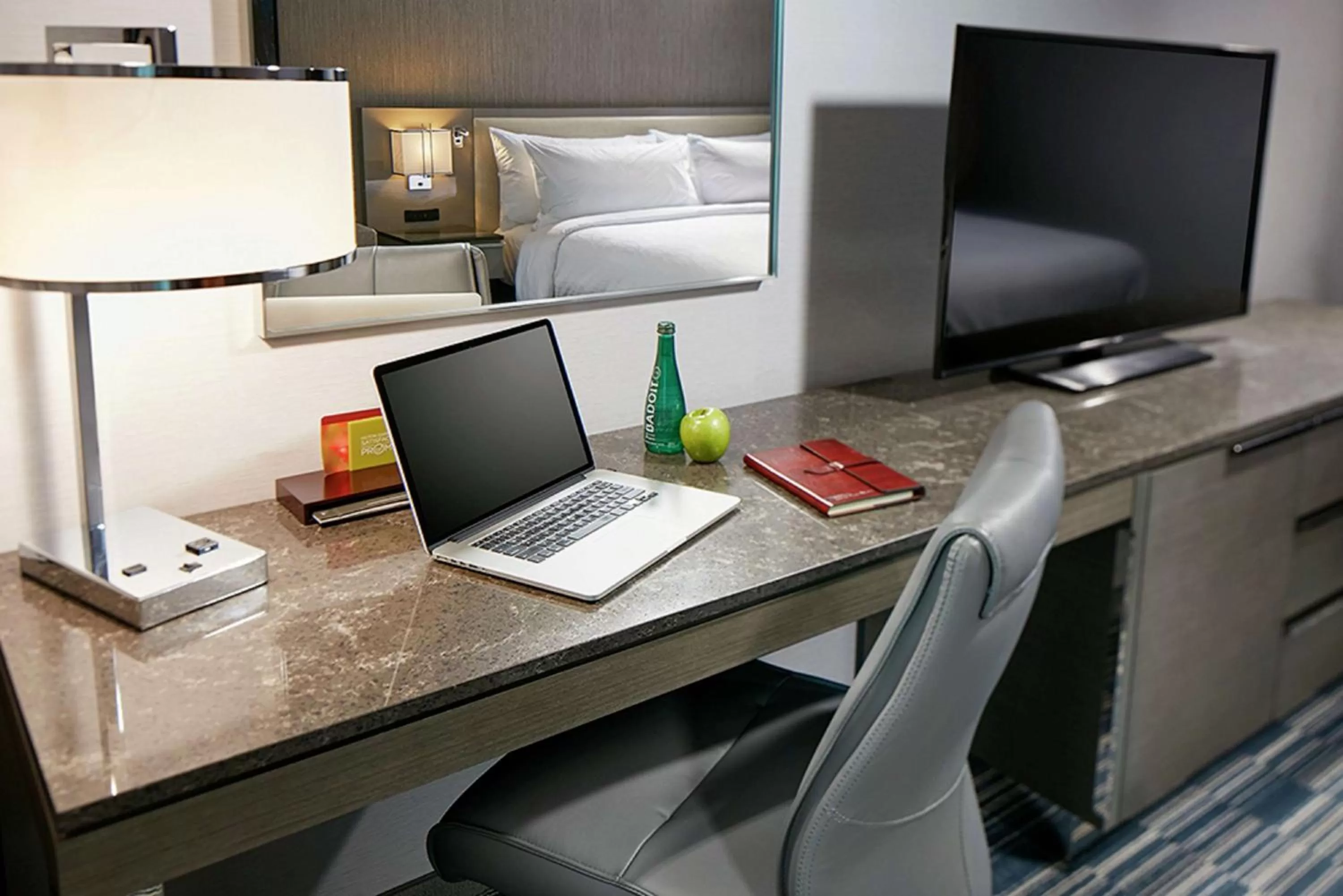 Bedroom in Hilton Garden Inn San Diego Downtown/Bayside, CA