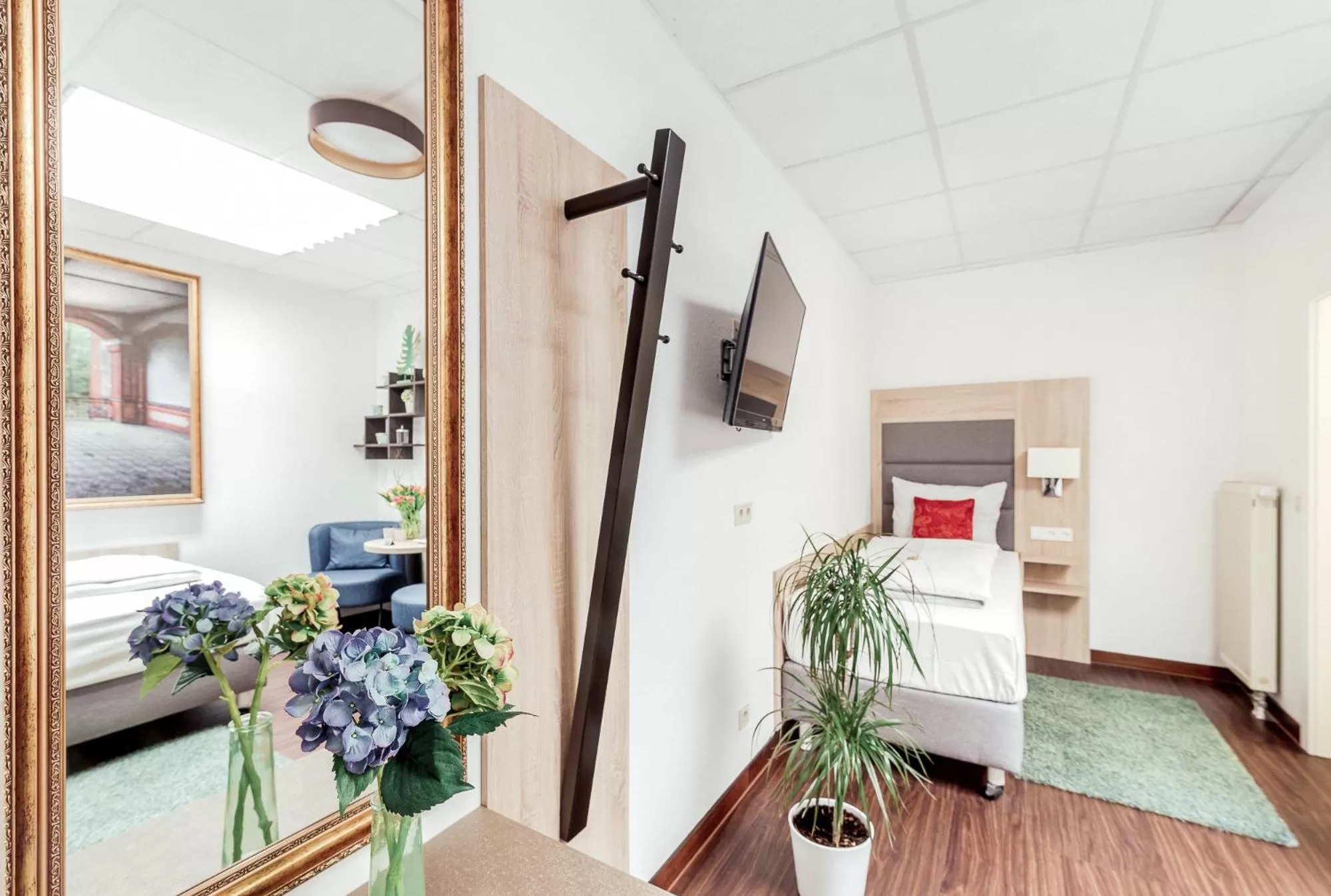 Photo of the whole room in Pallas Hotel