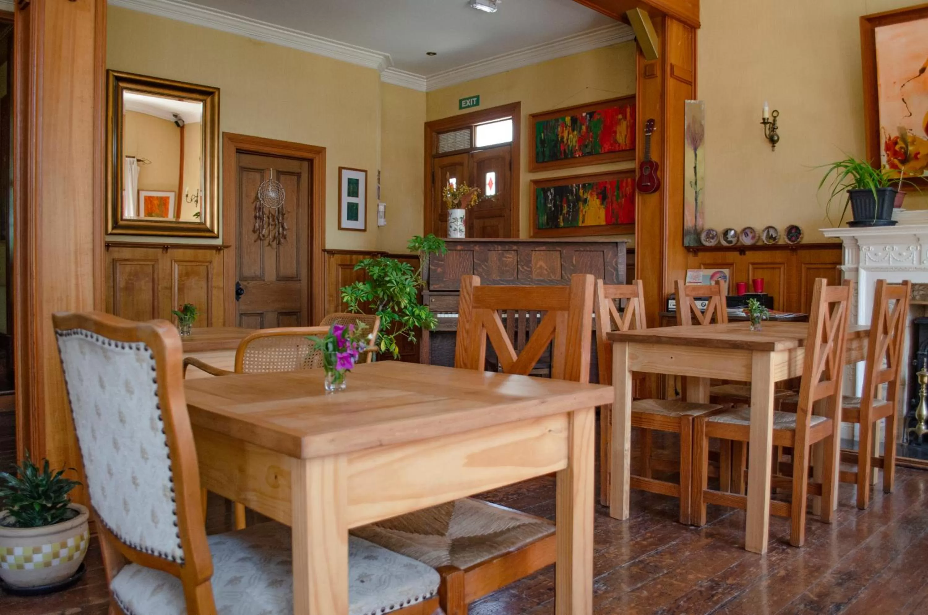 Restaurant/Places to Eat in Hotel Manoir Atkinson