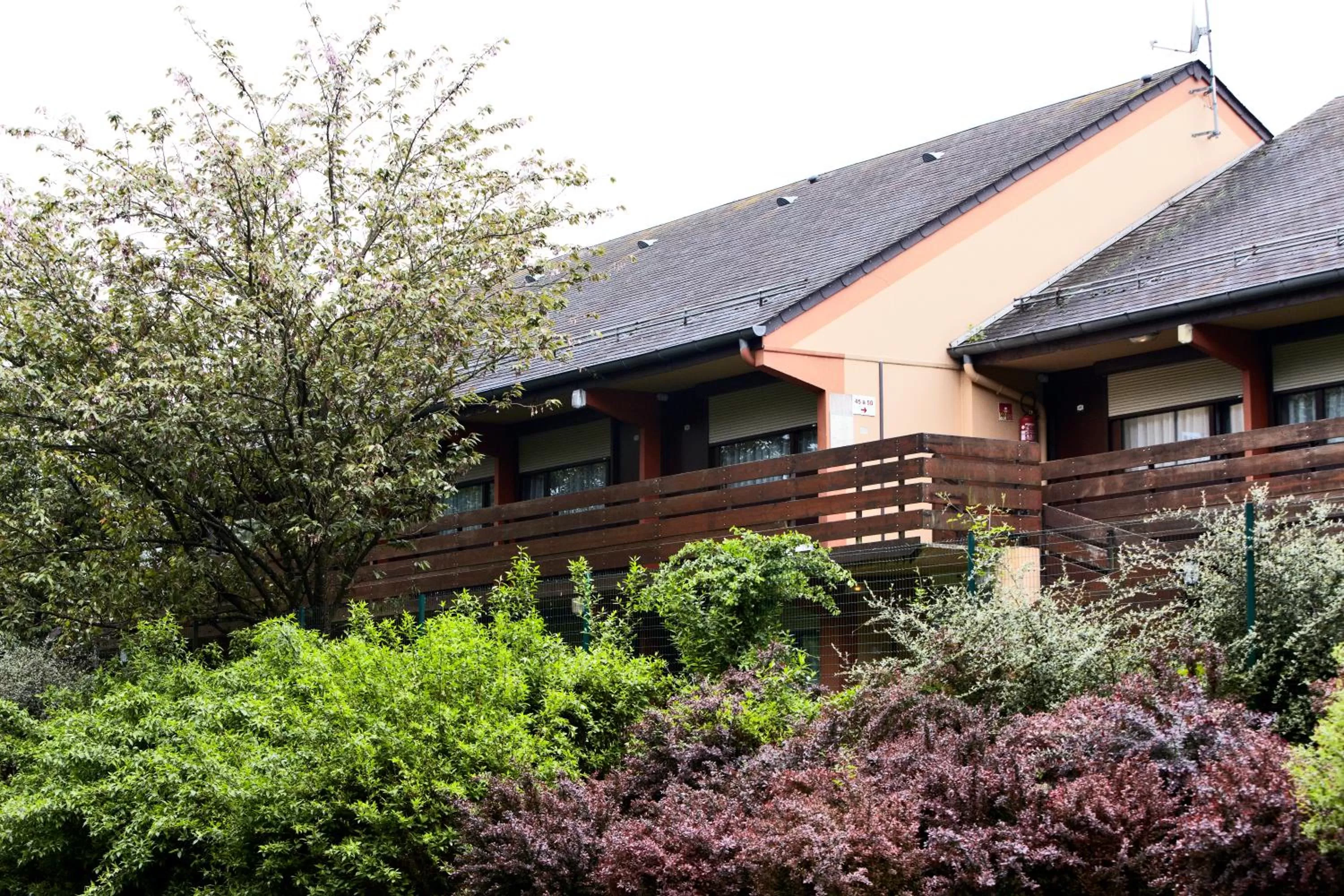 Facade/entrance in Campanile Charleville-Mezières