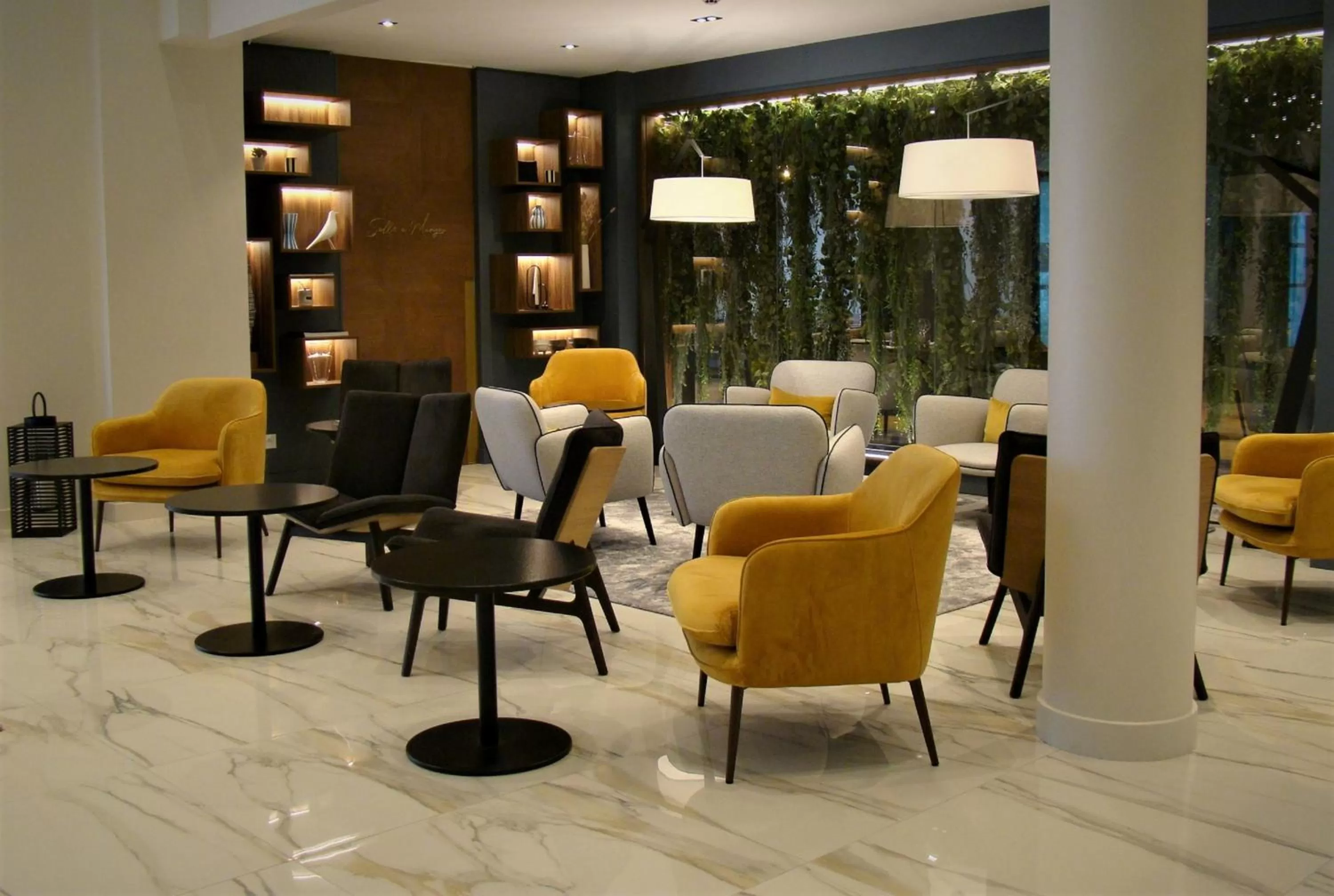 Lobby or reception in L'Amirauté Brest