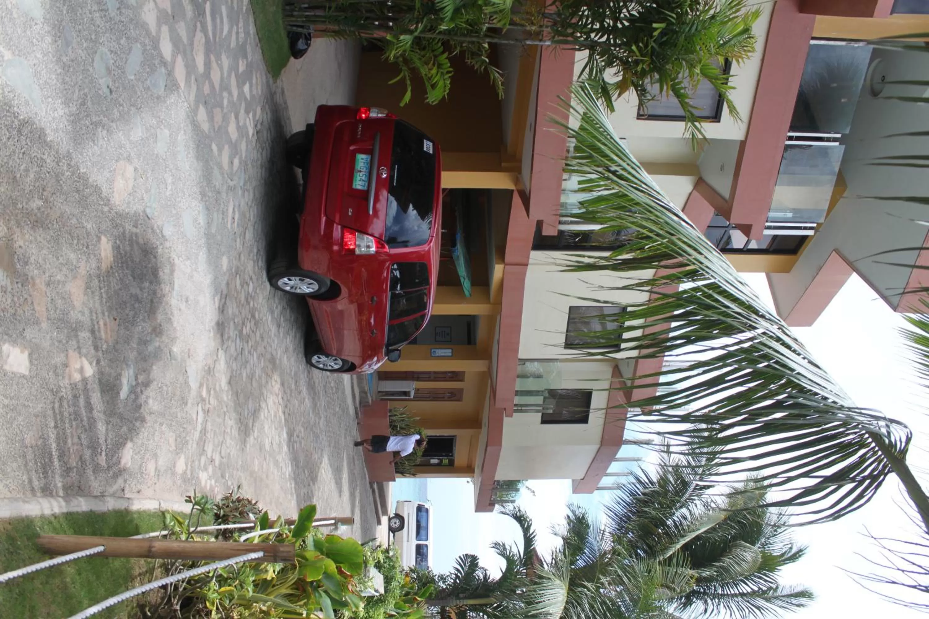 Facade/entrance in Lost Horizon Beach Dive Resort