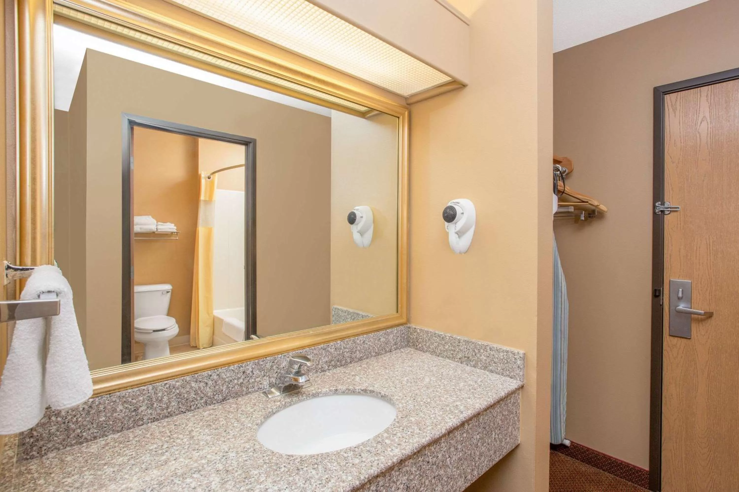 Bathroom in Days Inn by Wyndham Worthington