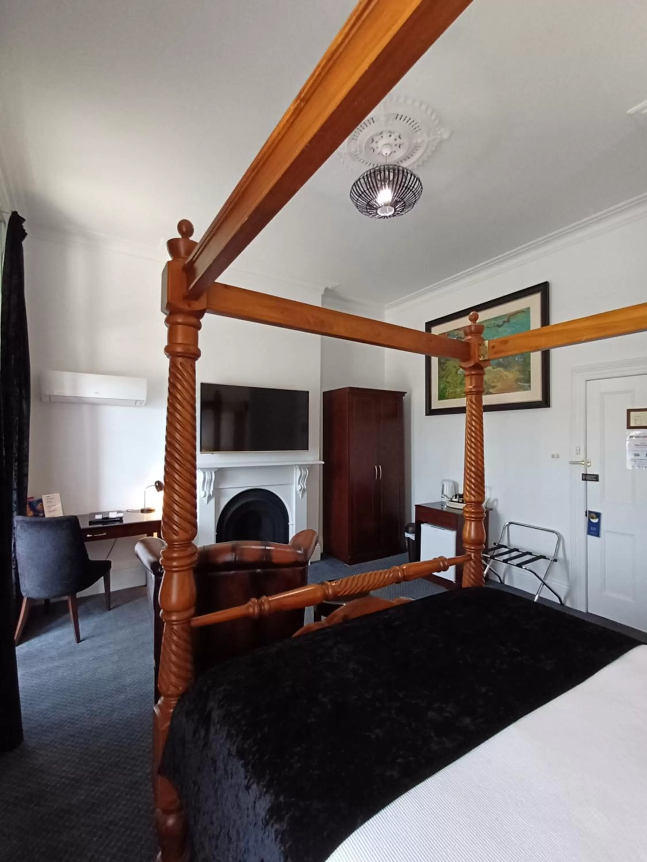 Bedroom, Bed in Art Hotel on York