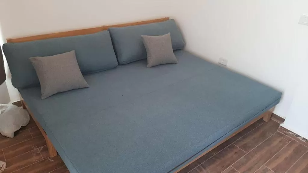 Bed in La Casa Beach