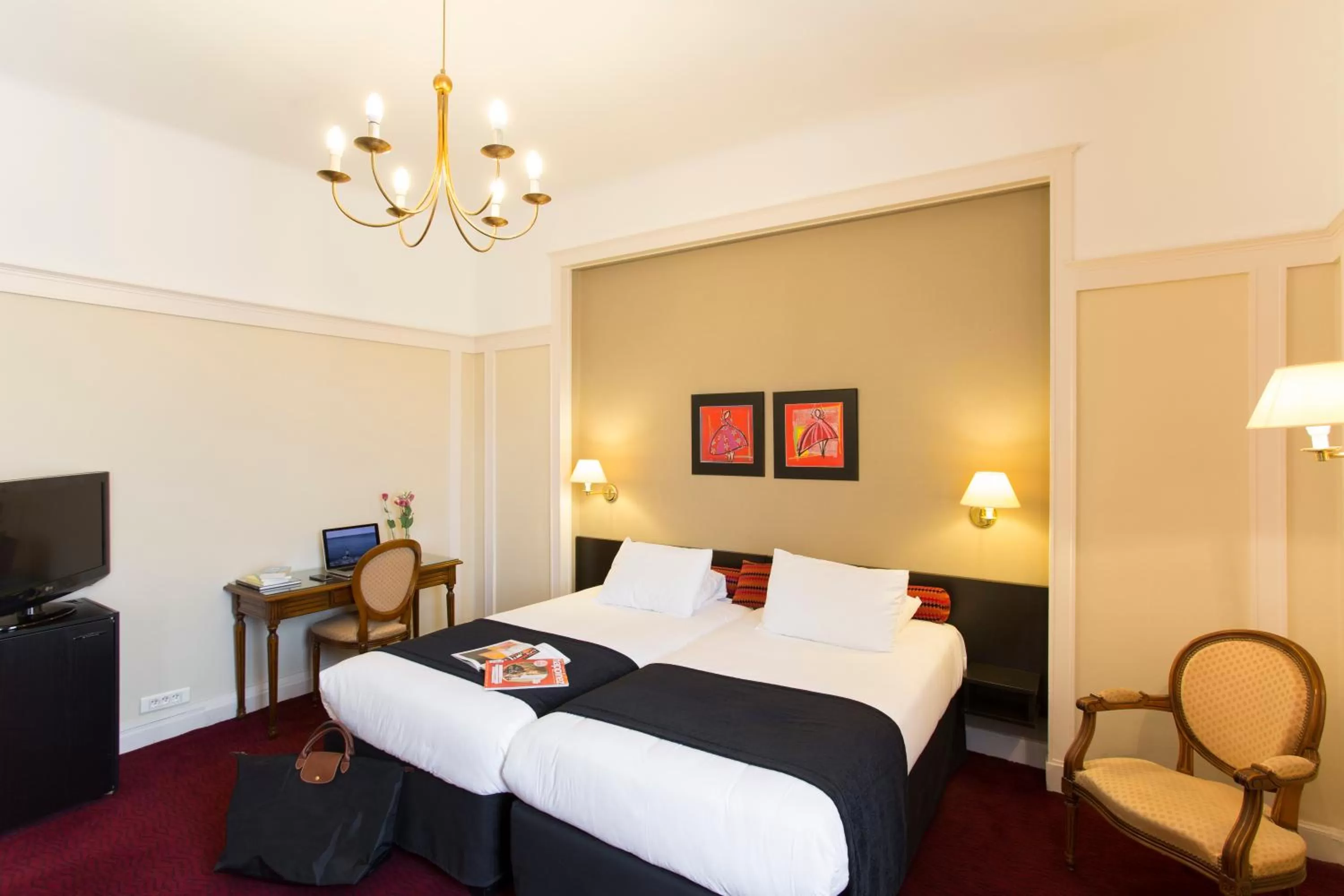 Photo of the whole room, Bed in Hôtel Mercure Bayonne Centre Le Grand Hotel