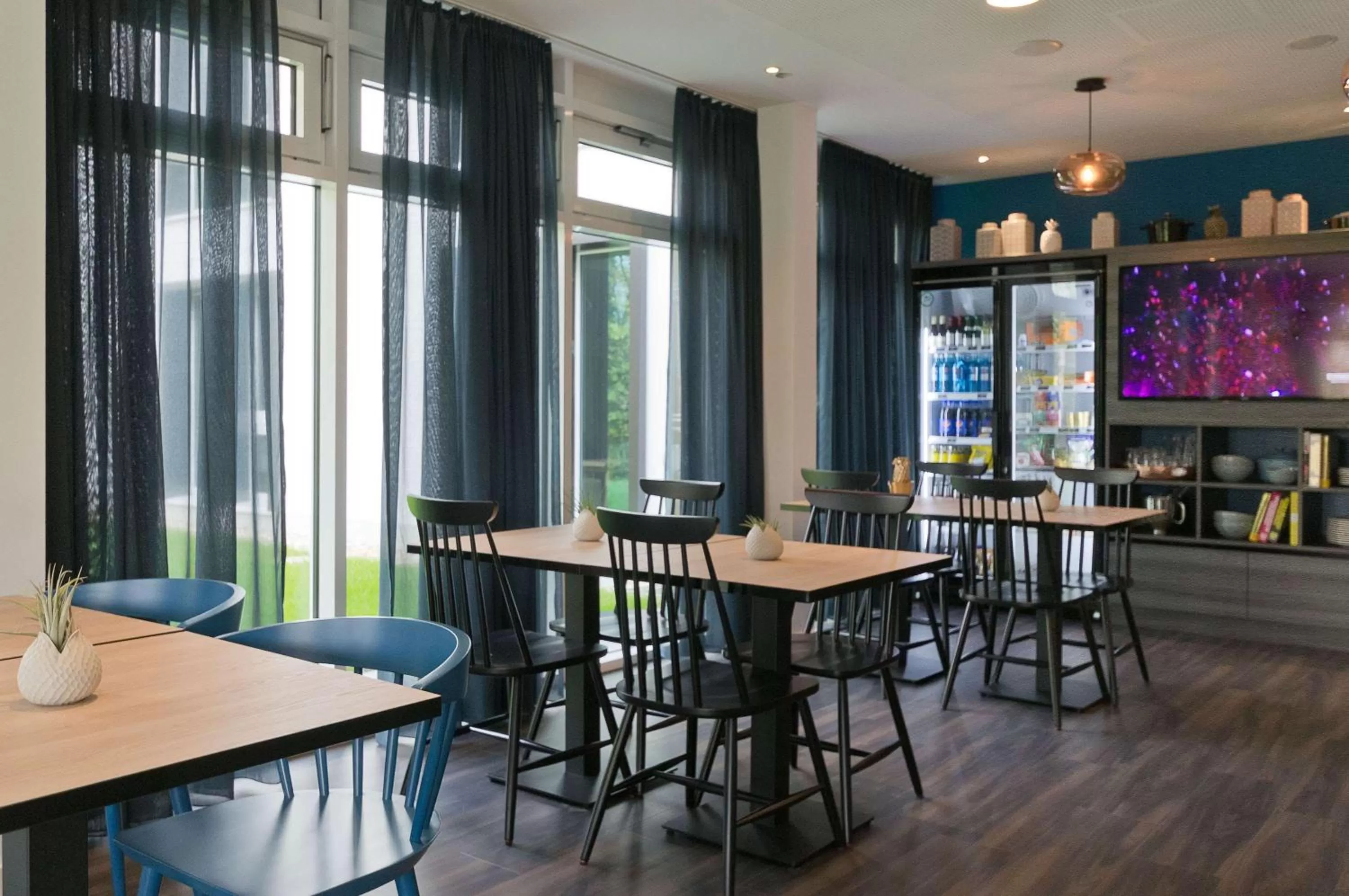 Lounge or bar in elaya apartments stuttgart boeblingen ehemals Arthotel ANA Living Boeblingen