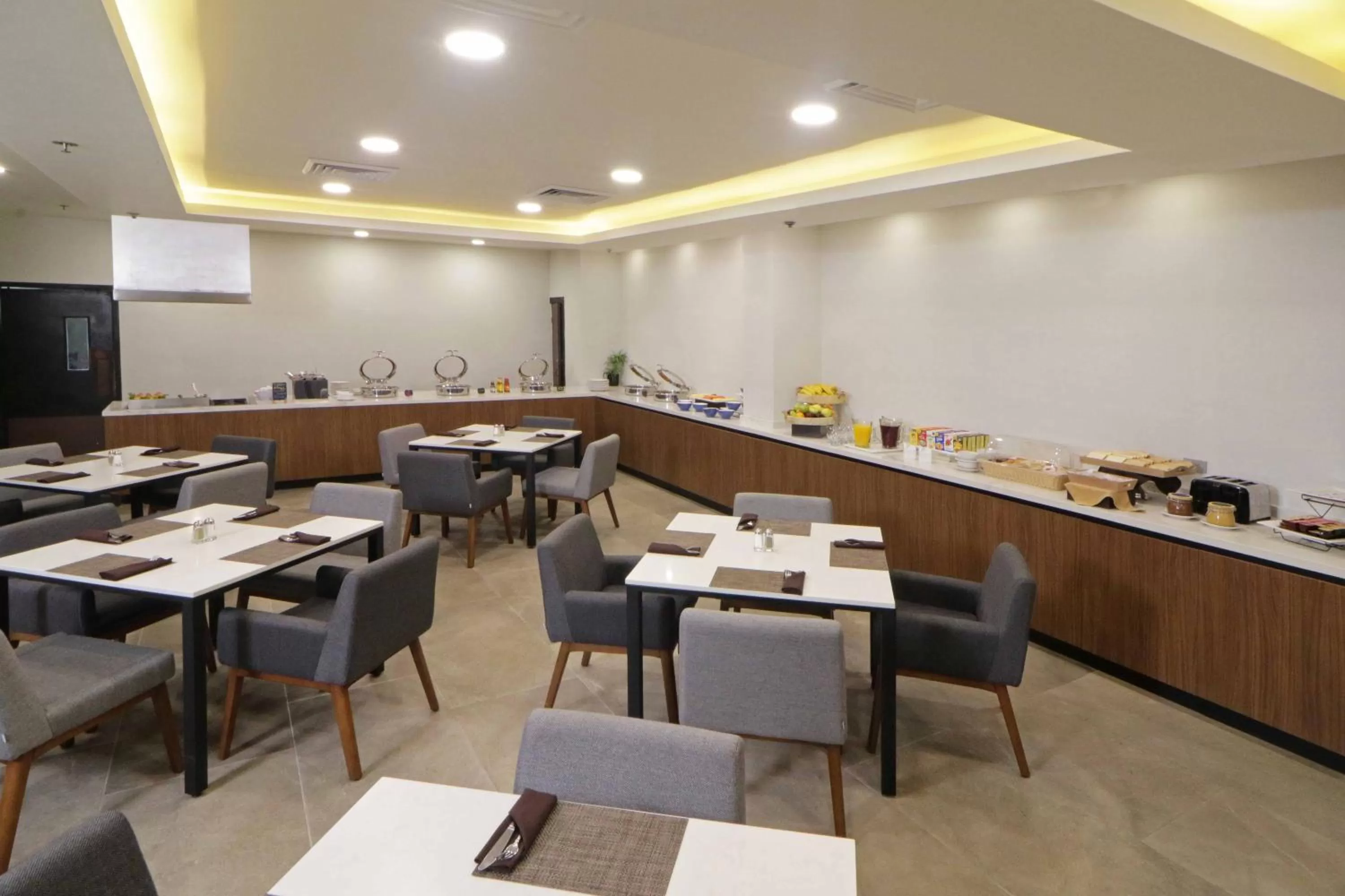 Restaurant/places to eat in Courtyard Monterrey Airport