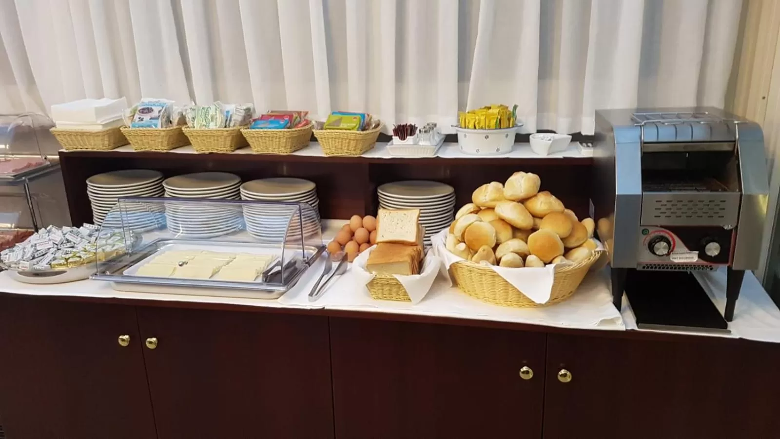 Food and drinks in Hotel Best Roma