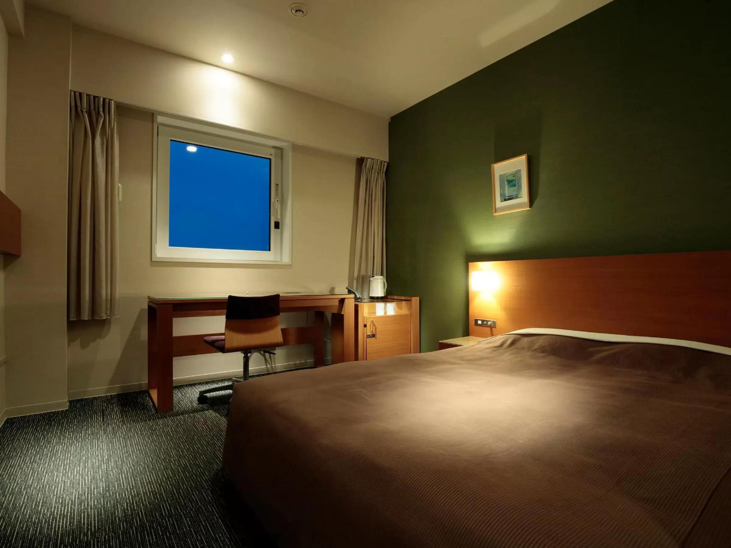 Queen Room - single occupancy - Smoking in Candeo Hotels Kameyama Queen Room - single occupancy - Smoking in Candeo Hotels Kameyama