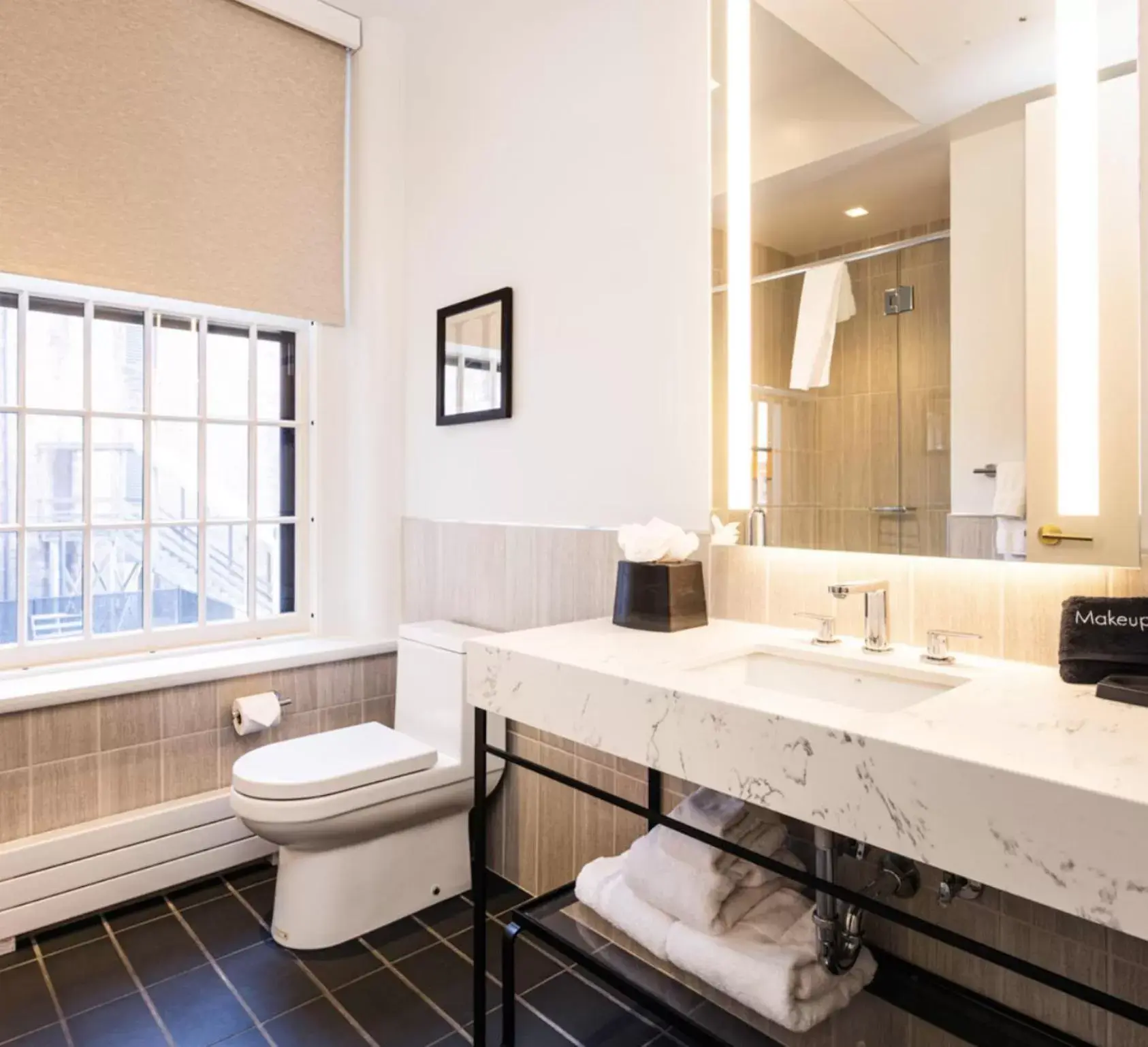 Deluxe King Room in The Richardson Hotel Deluxe King Room in The Richardson Hotel