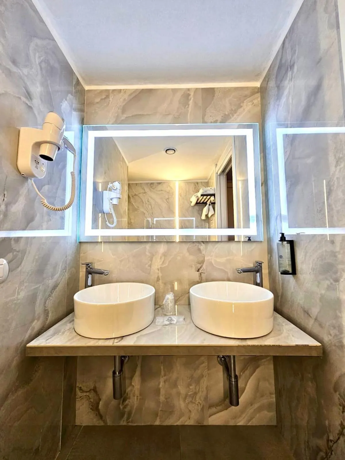 Bathroom in Canova Hotel