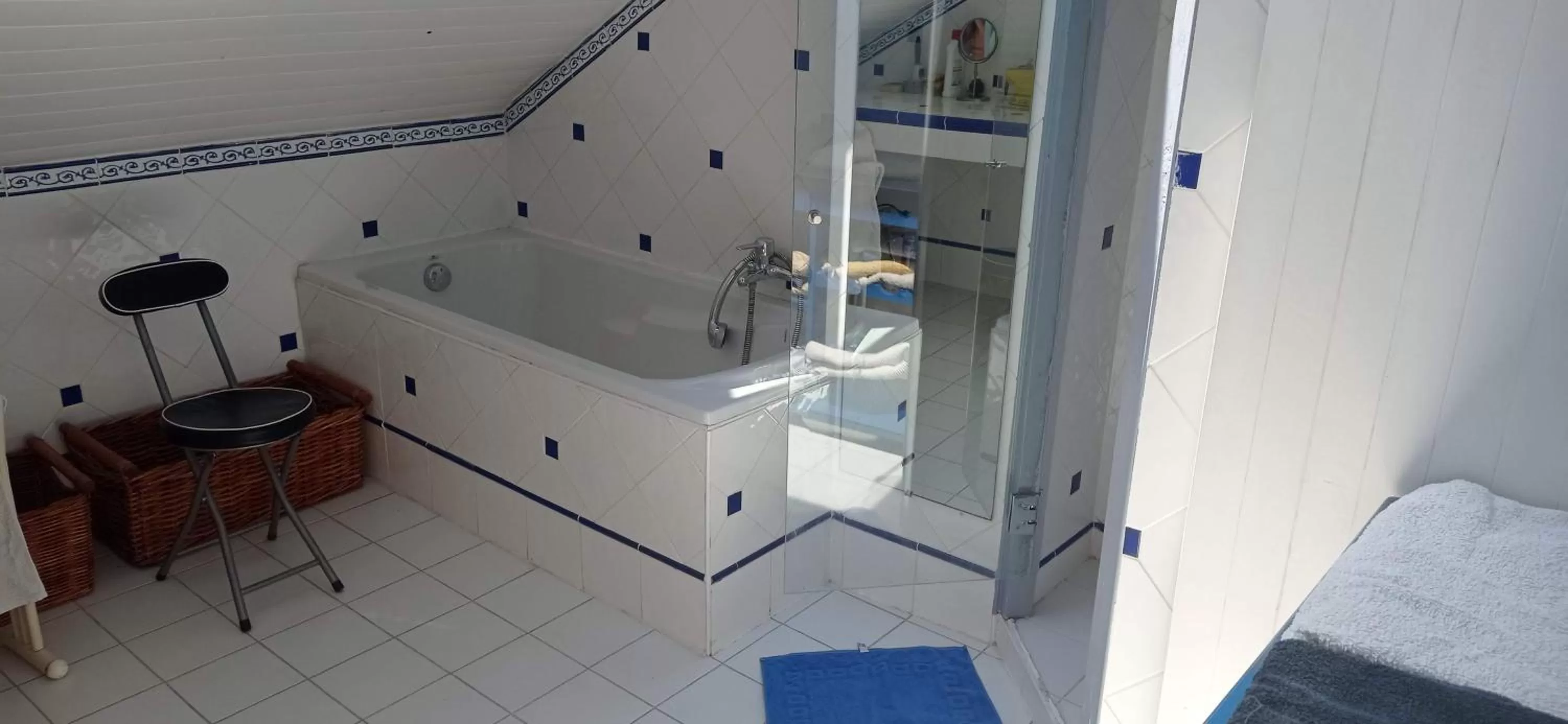 2 chambres et salle de bain un oasis de bien être Piscine et jardin Direct Gare Aéroport