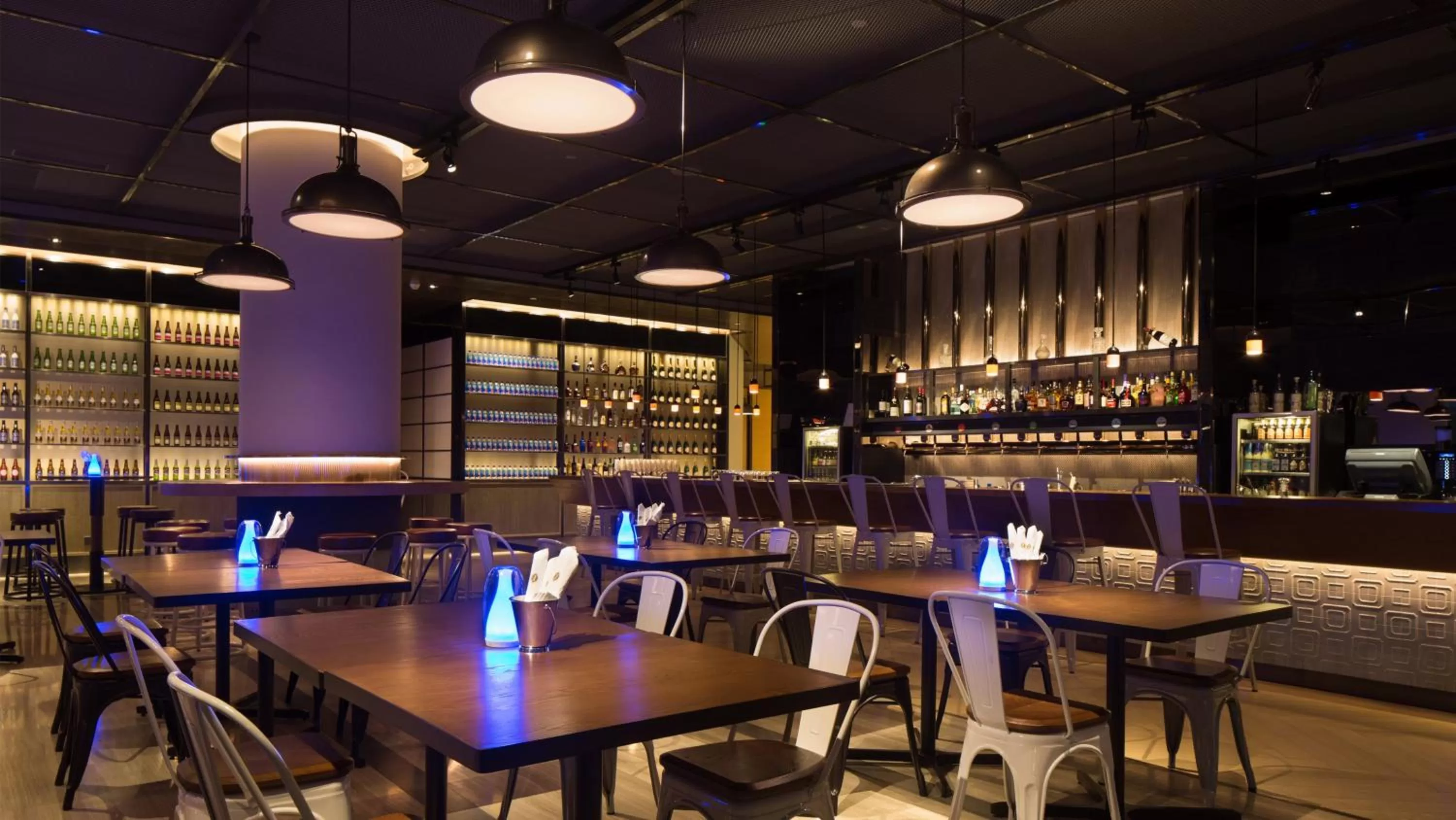 Lounge or bar in InterContinental Shanghai Hongqiao NECC by IHG