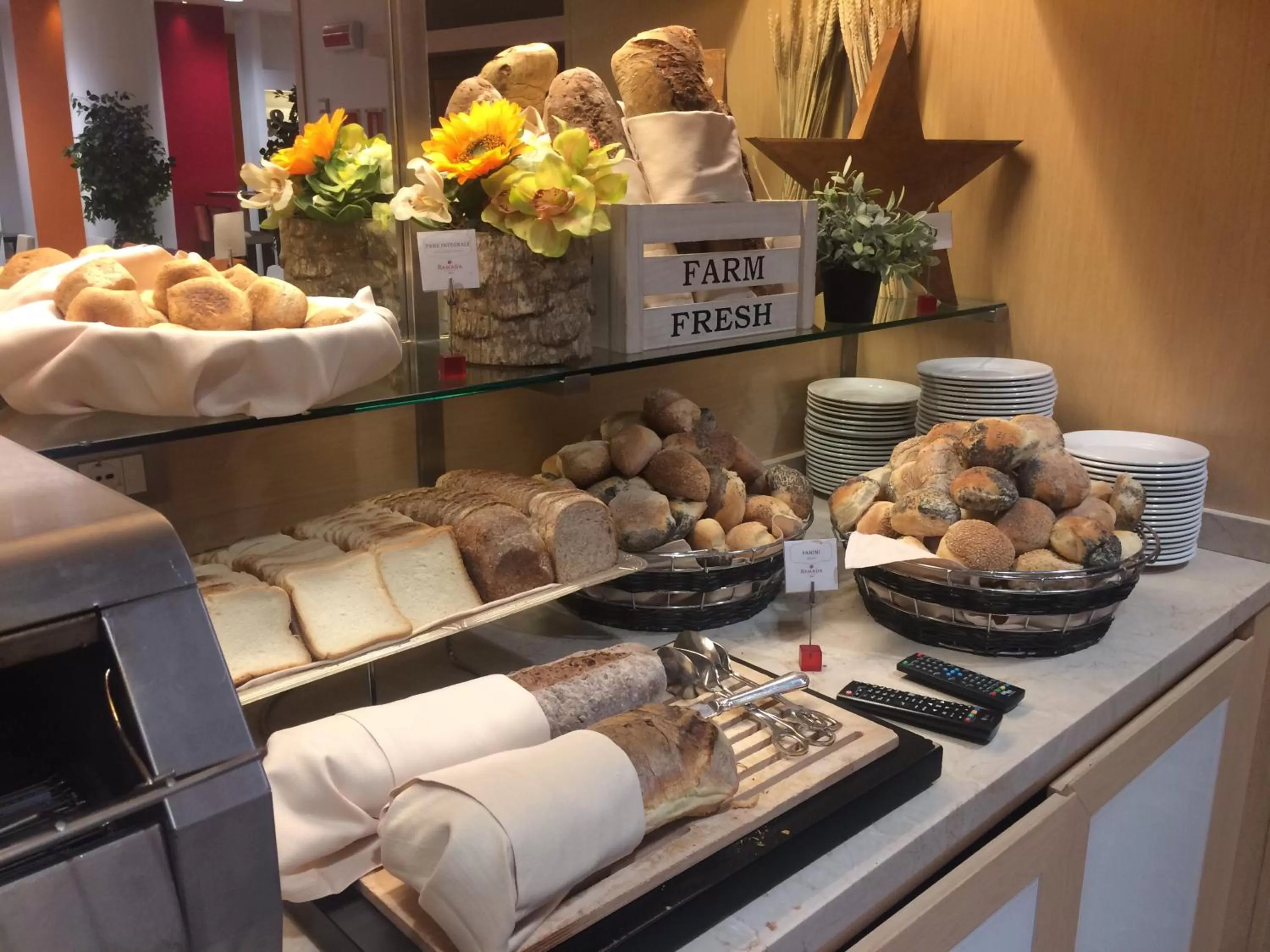 Restaurant/places to eat in Ramada Plaza by Wyndham Milano