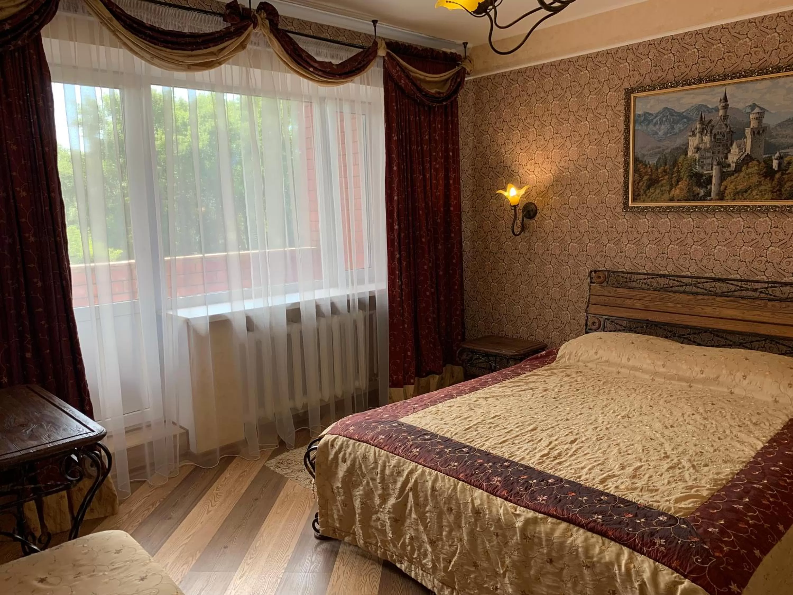 Bed in Hotel Prydesnyansky