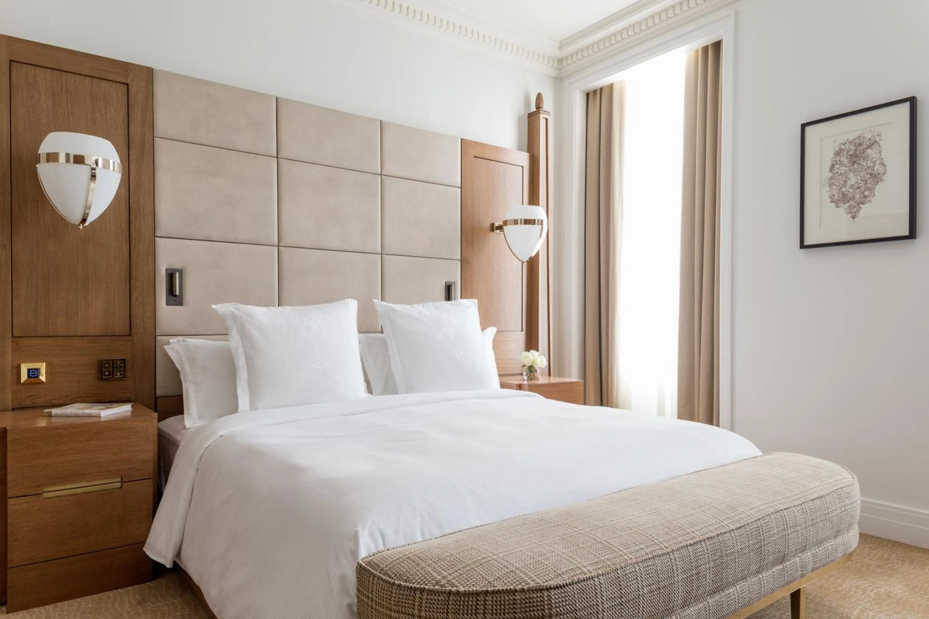 Bedroom, Bed in Four Seasons Hotel London at Tower Bridge