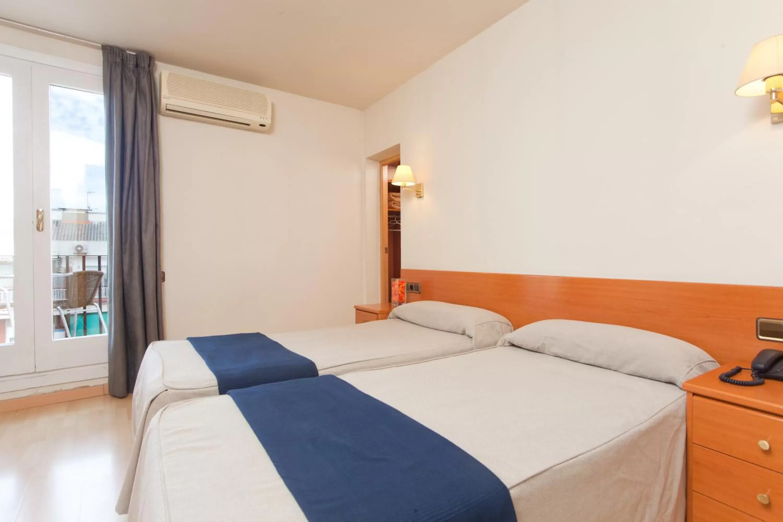 Twin Room with Terrace in Hotel Everest Twin Room with Terrace in Hotel Everest