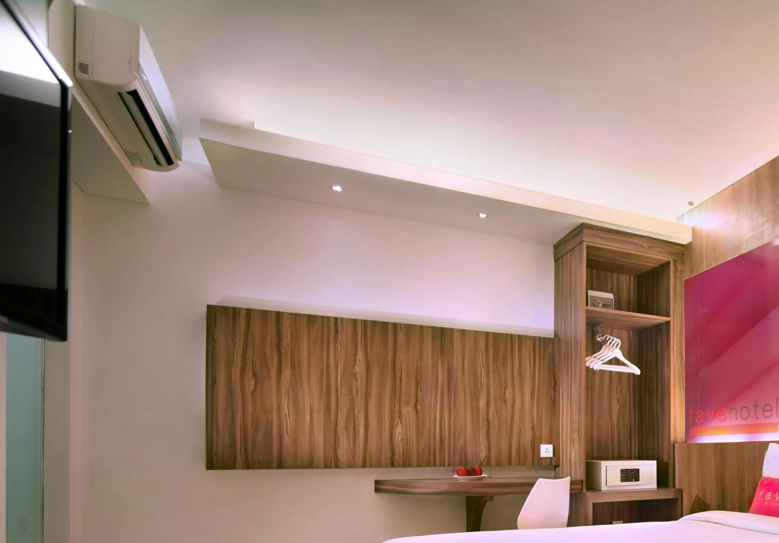 Decorative detail, Bed in favehotel LTC Glodok