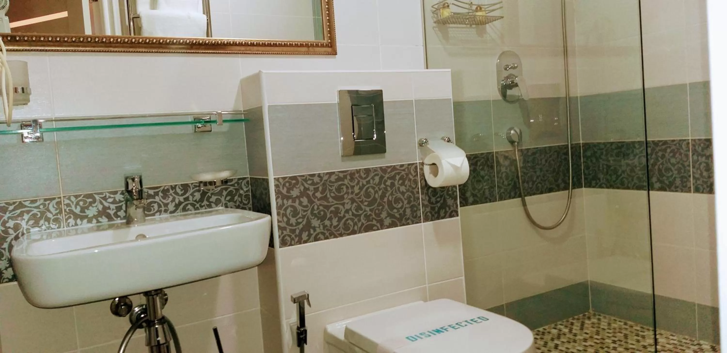 Bathroom in Shalanda