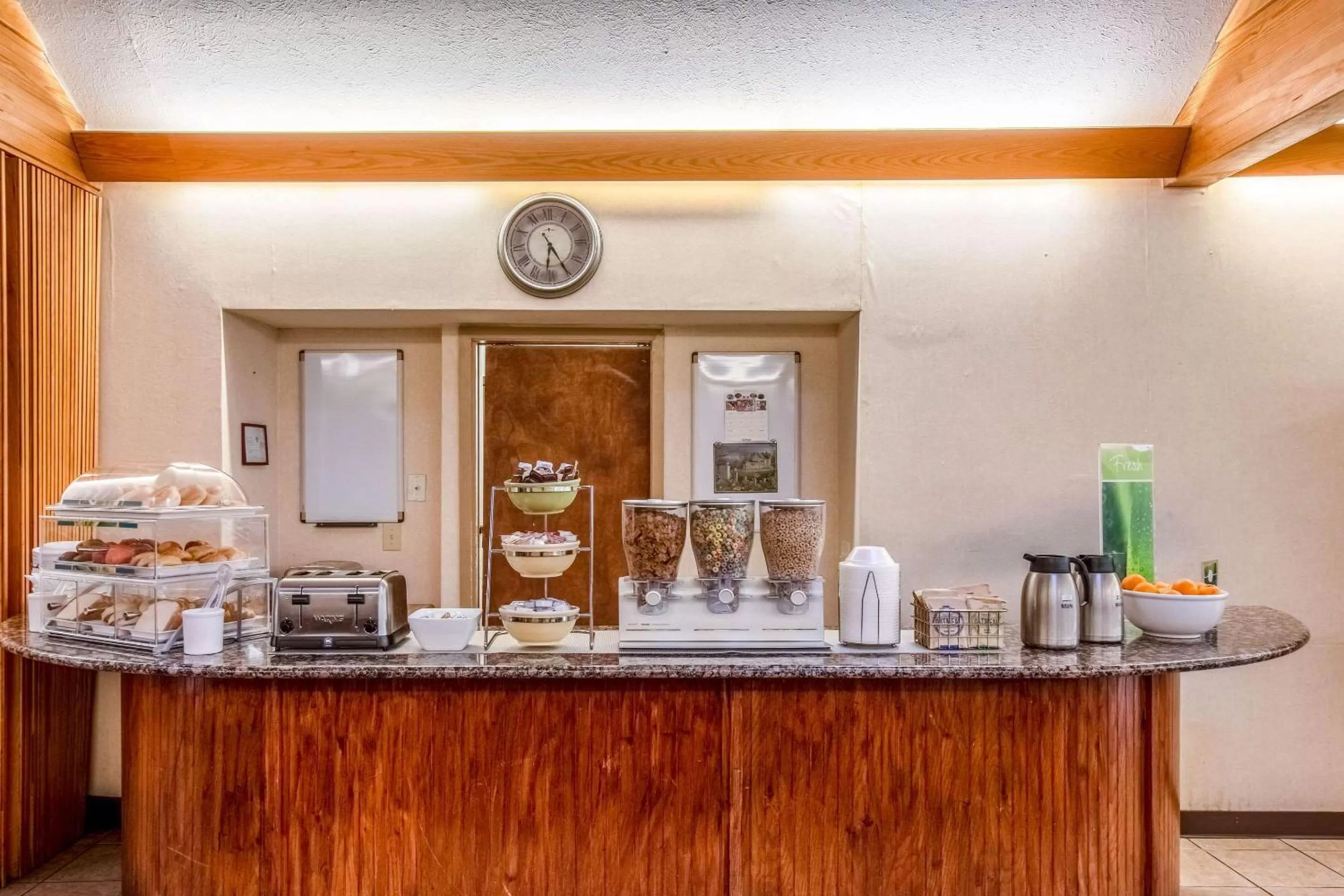 Restaurant/places to eat in Quality Inn & Suites