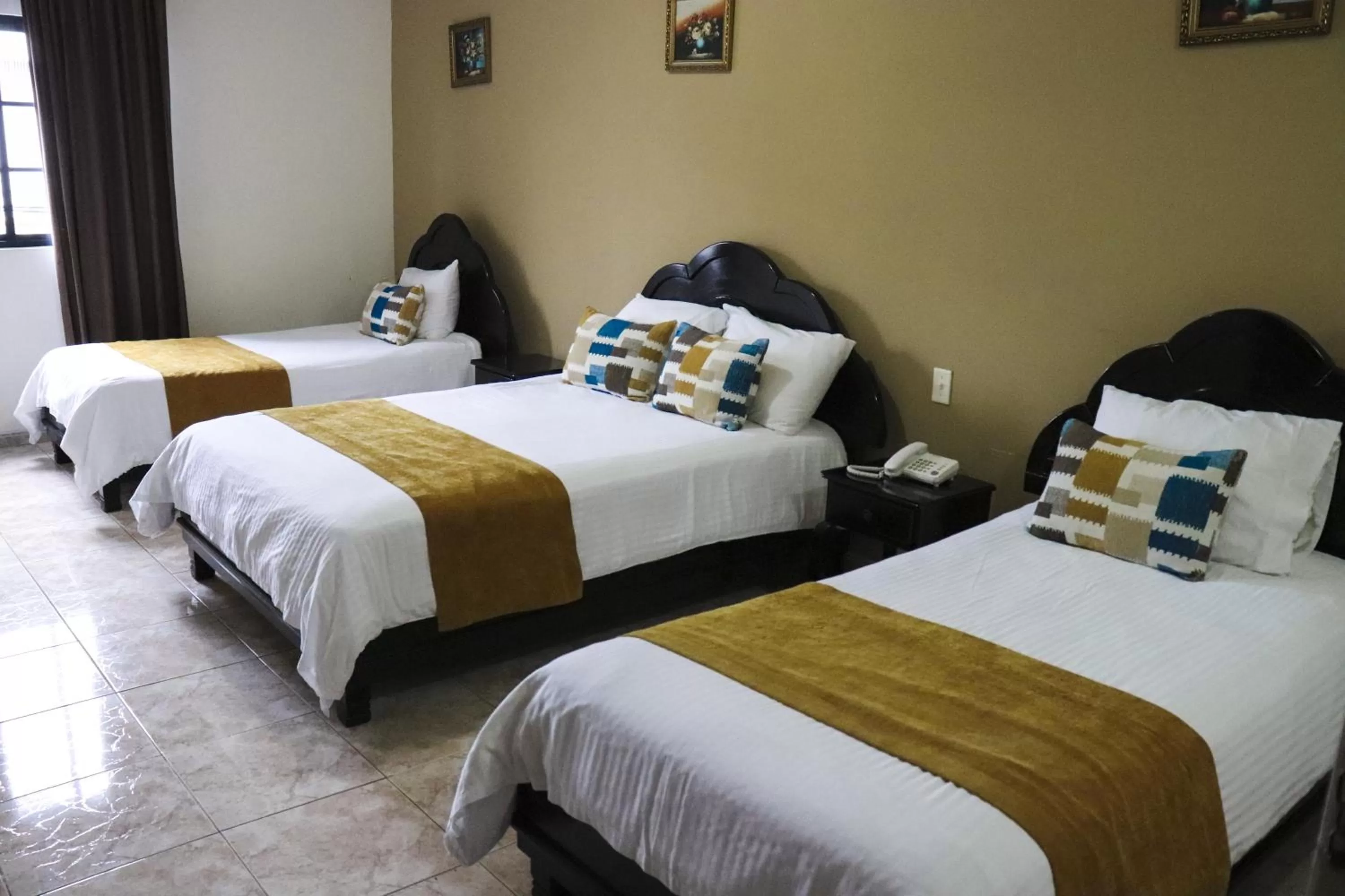 Bed in Hotel Puerta del Sol