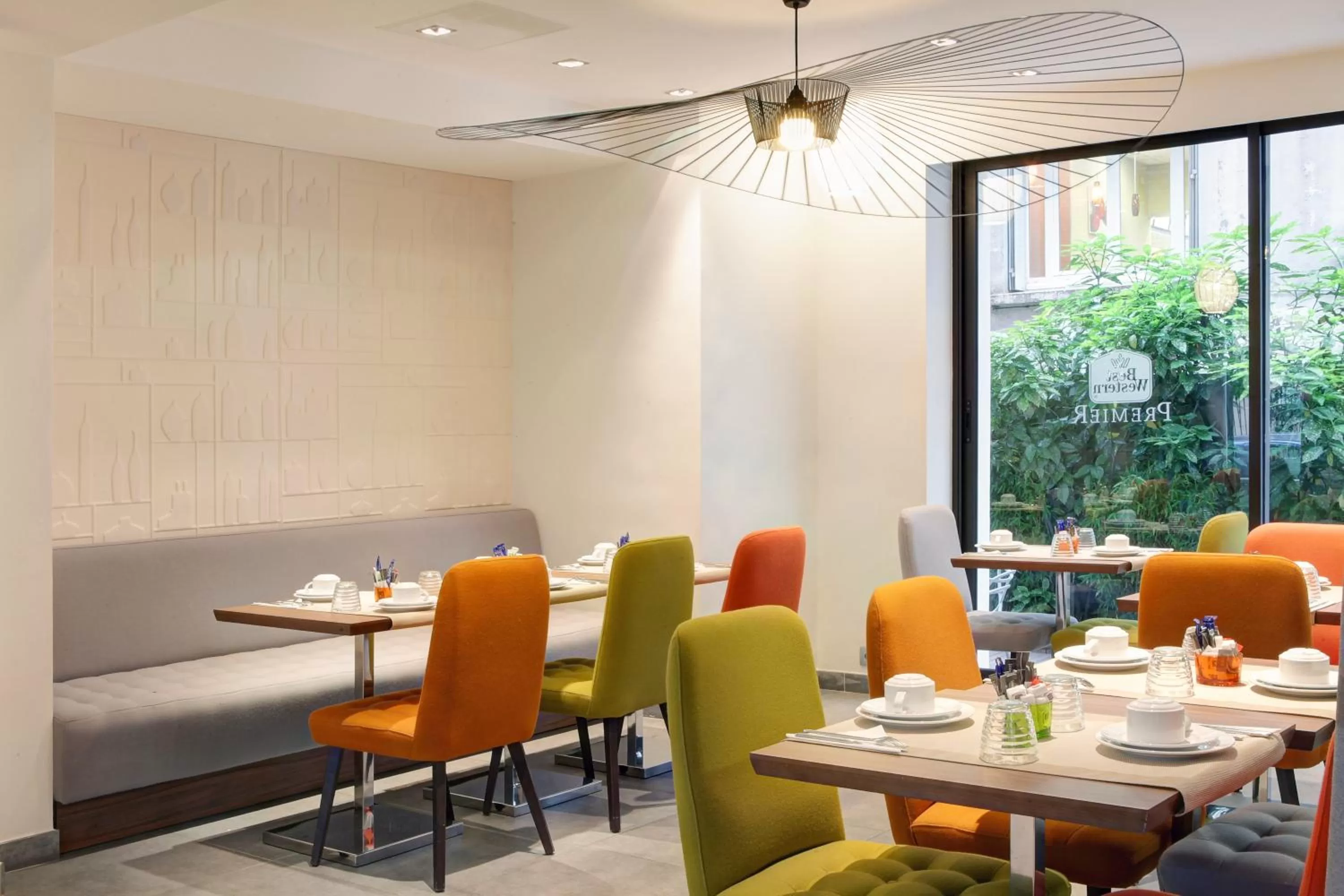 Restaurant/places to eat in Best Western Plus 61 Paris Nation Hotel