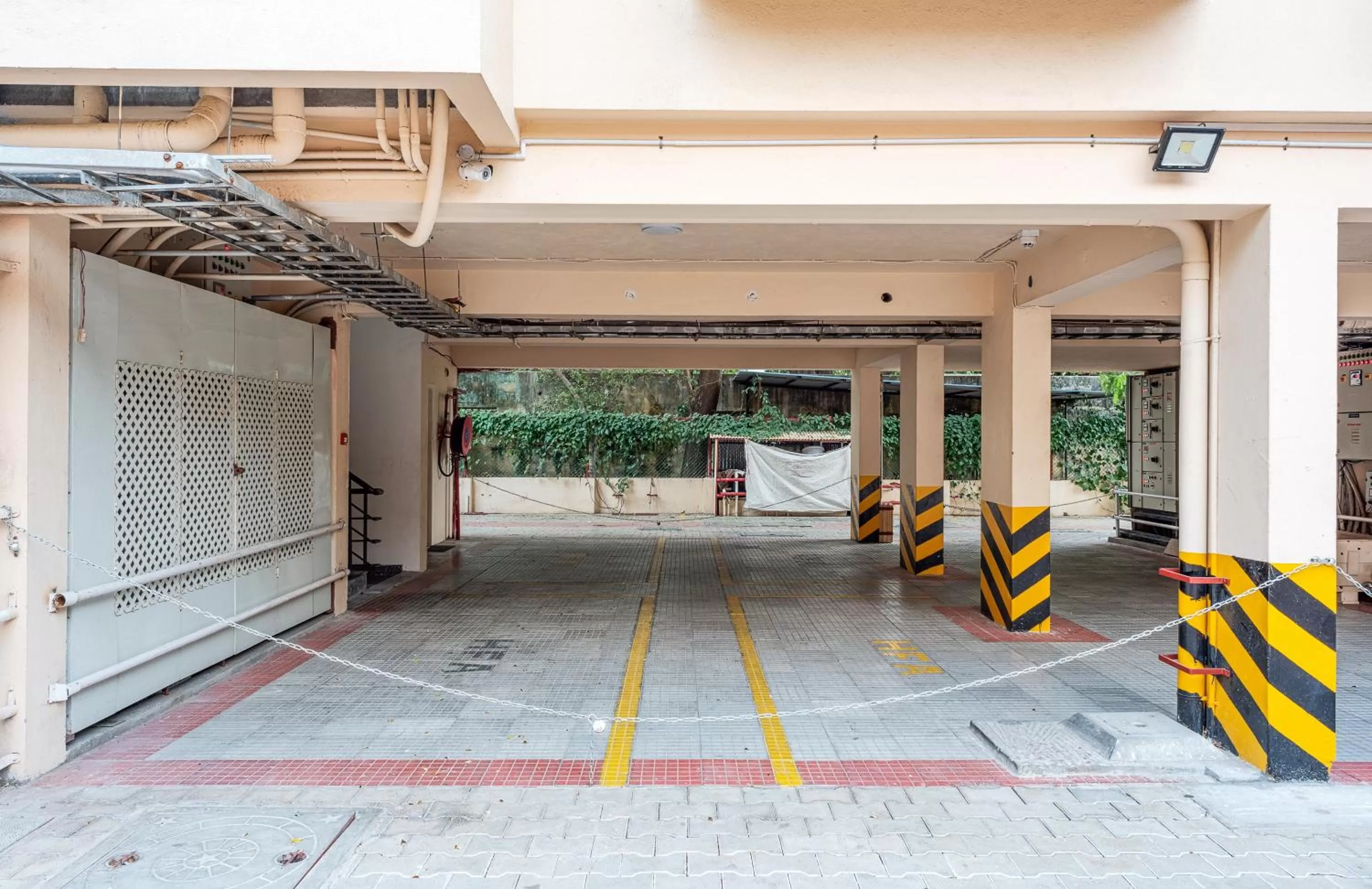 Parking in Treebo Fourth Avenue