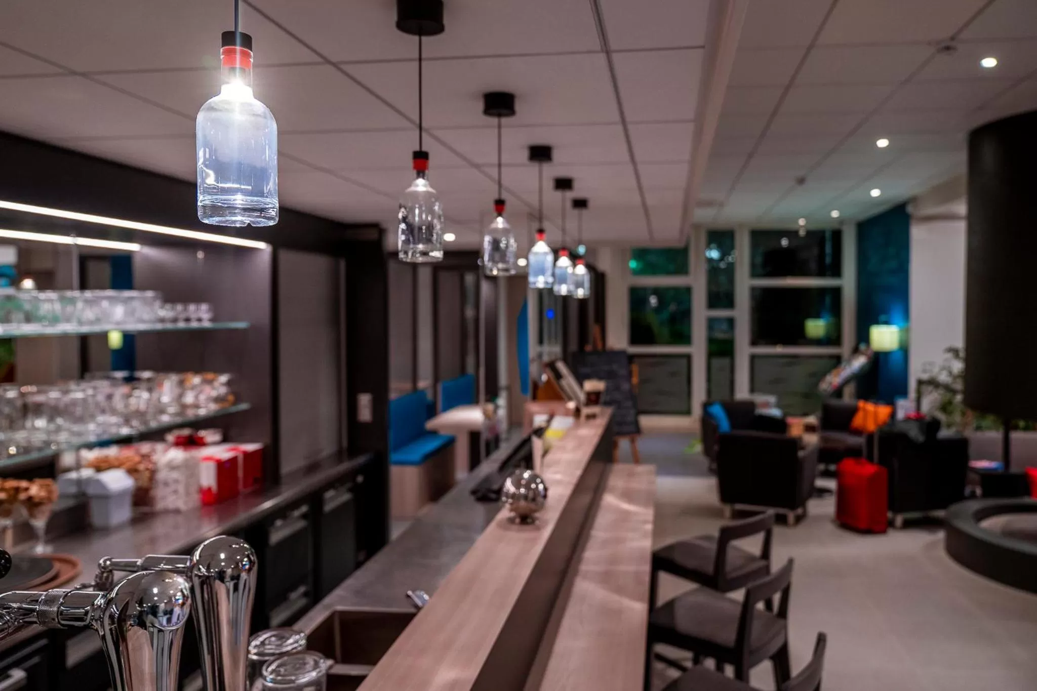 Lounge or bar in ibis Styles Beauvais