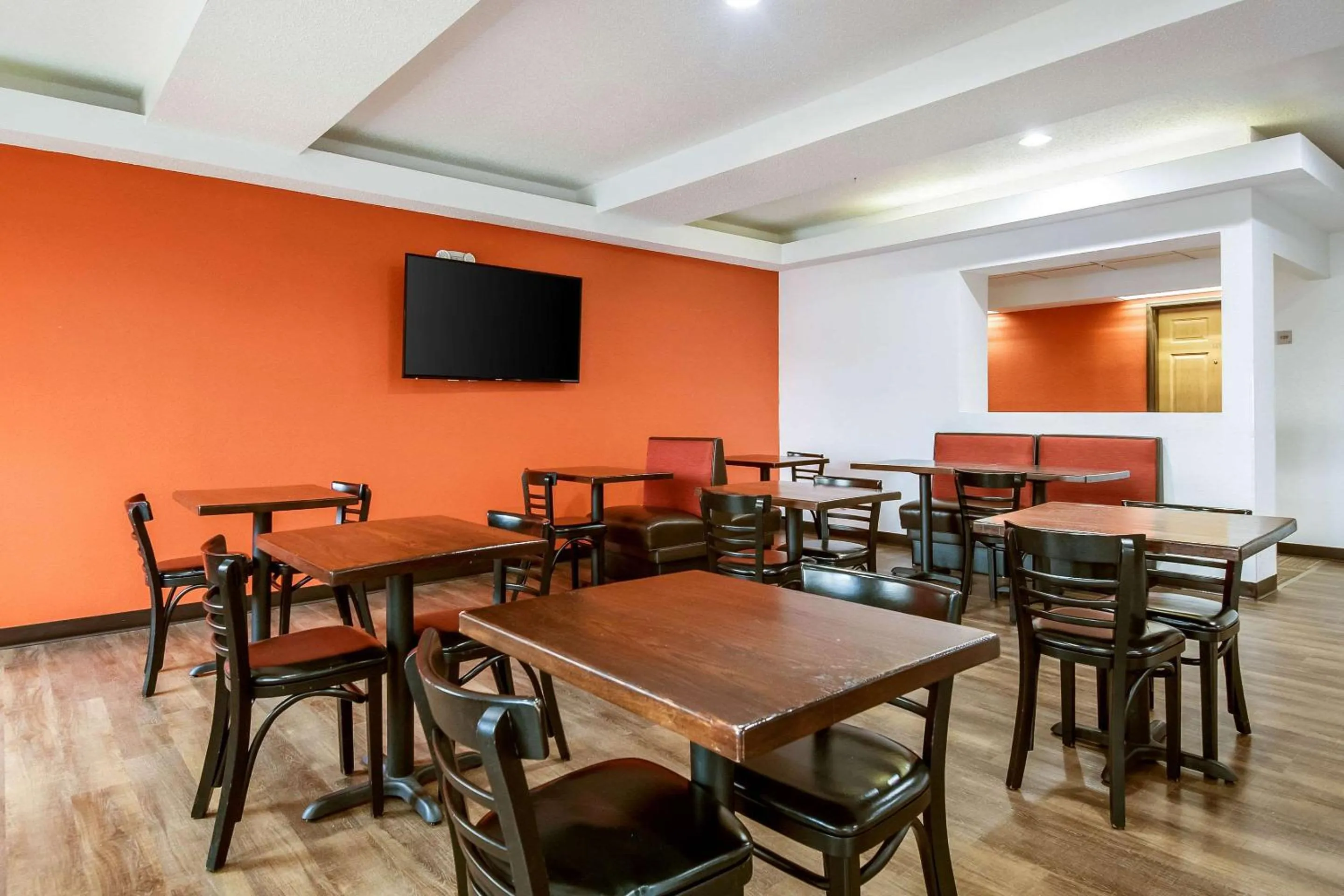 Restaurant/Places to Eat in Econo Lodge