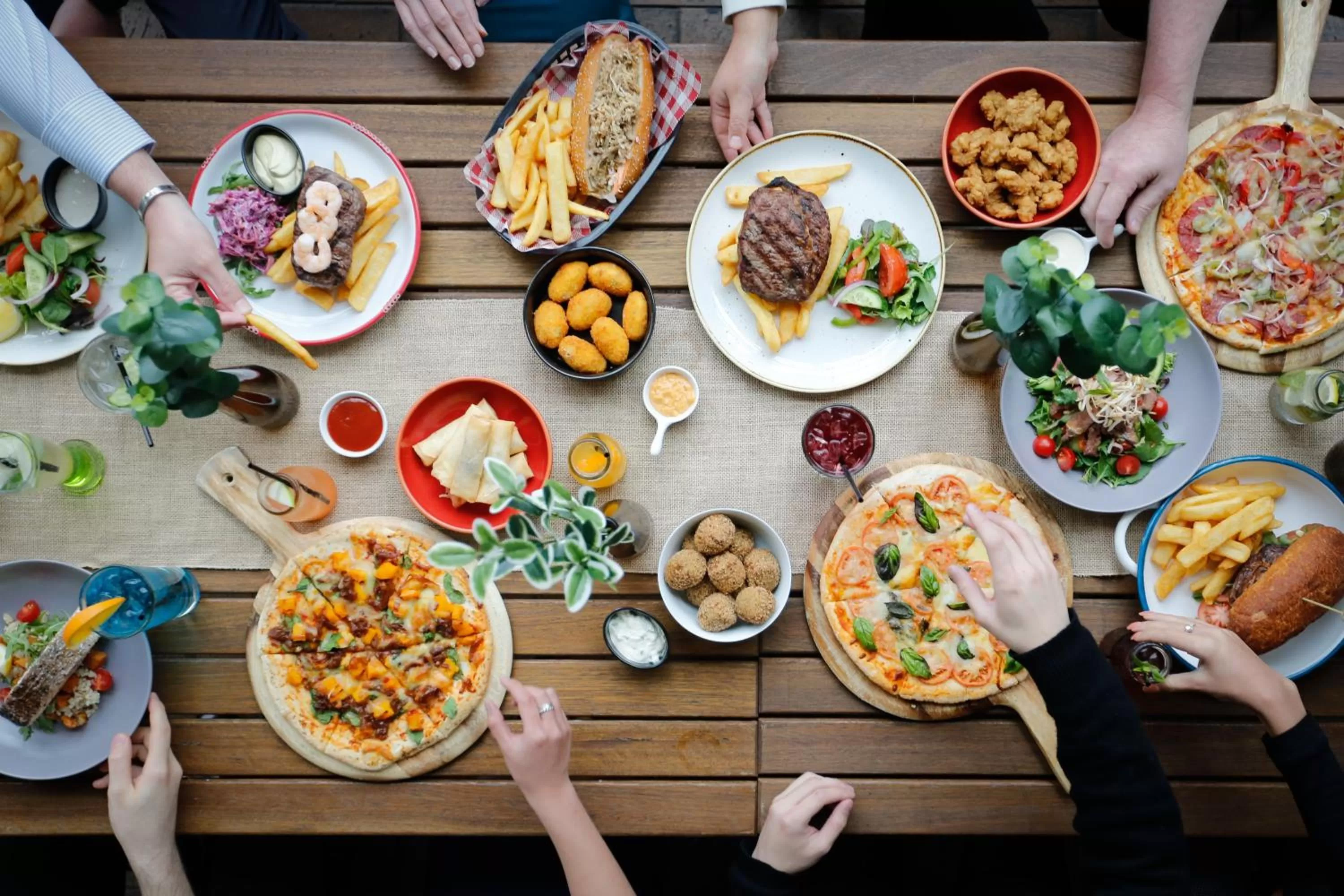 Restaurant/places to eat in Crowne Plaza Sydney Airport by IHG