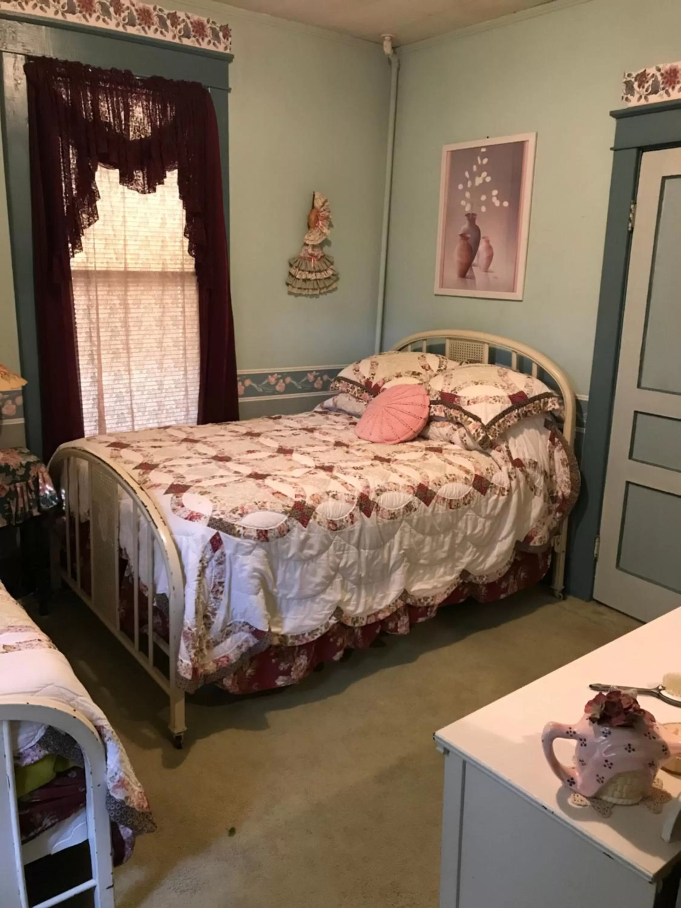 Bed in Armour's Hotel & Spa