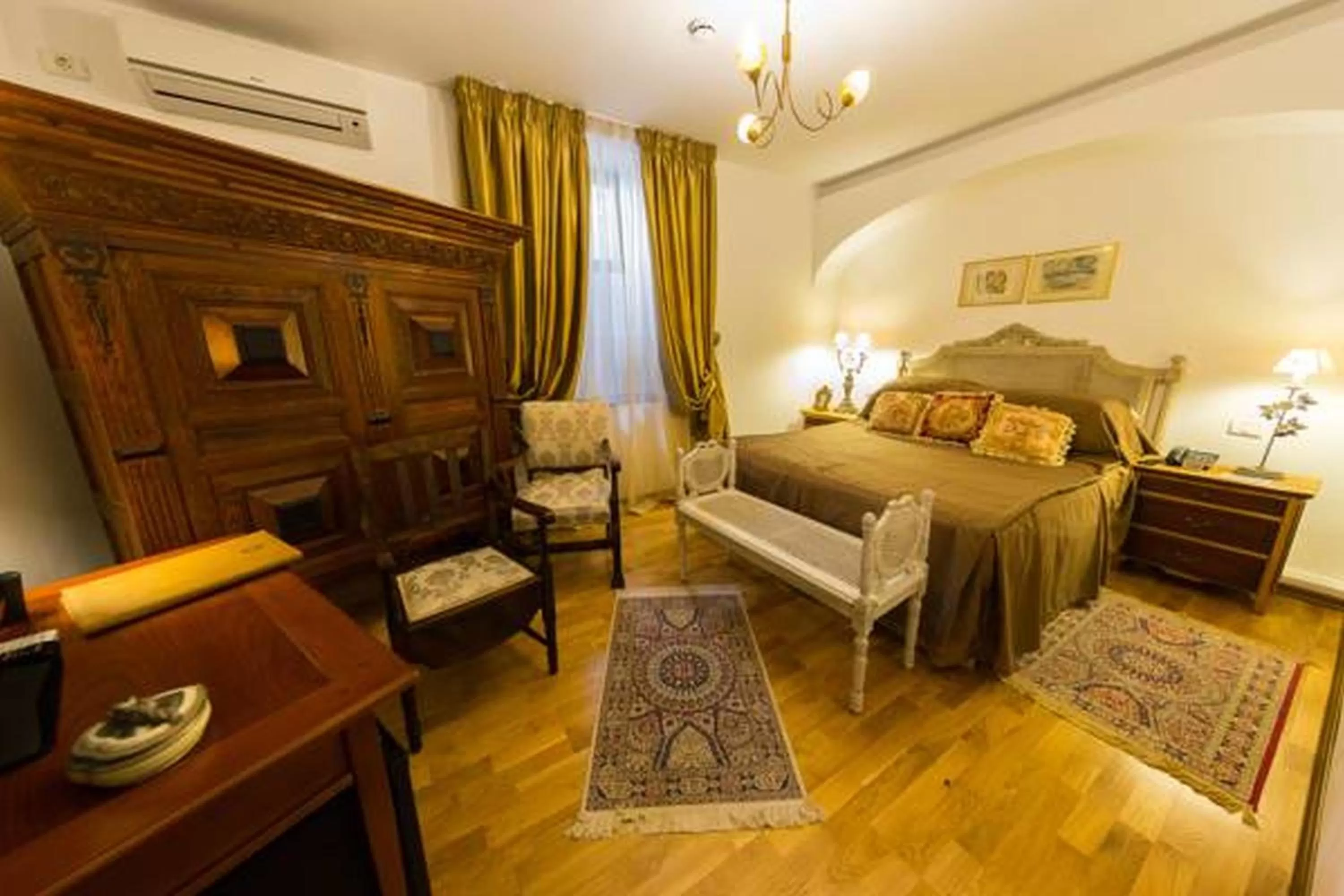 Grand Boutique Hotel