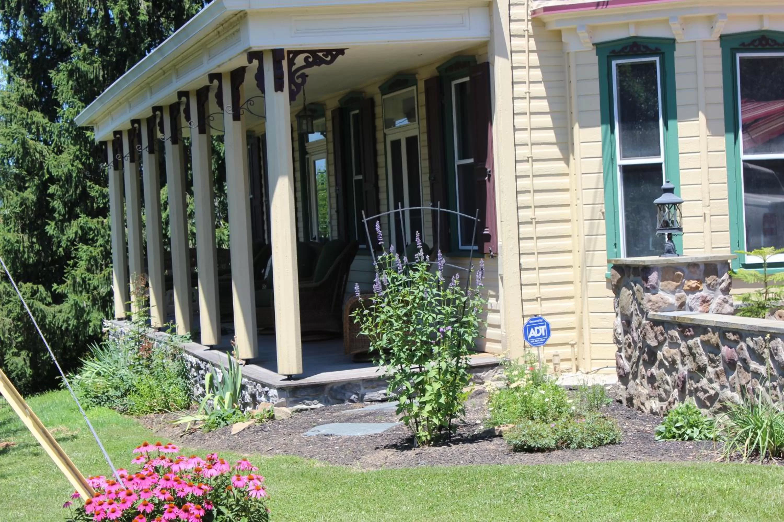 Property building in Carriage Stop Bed & Breakfast