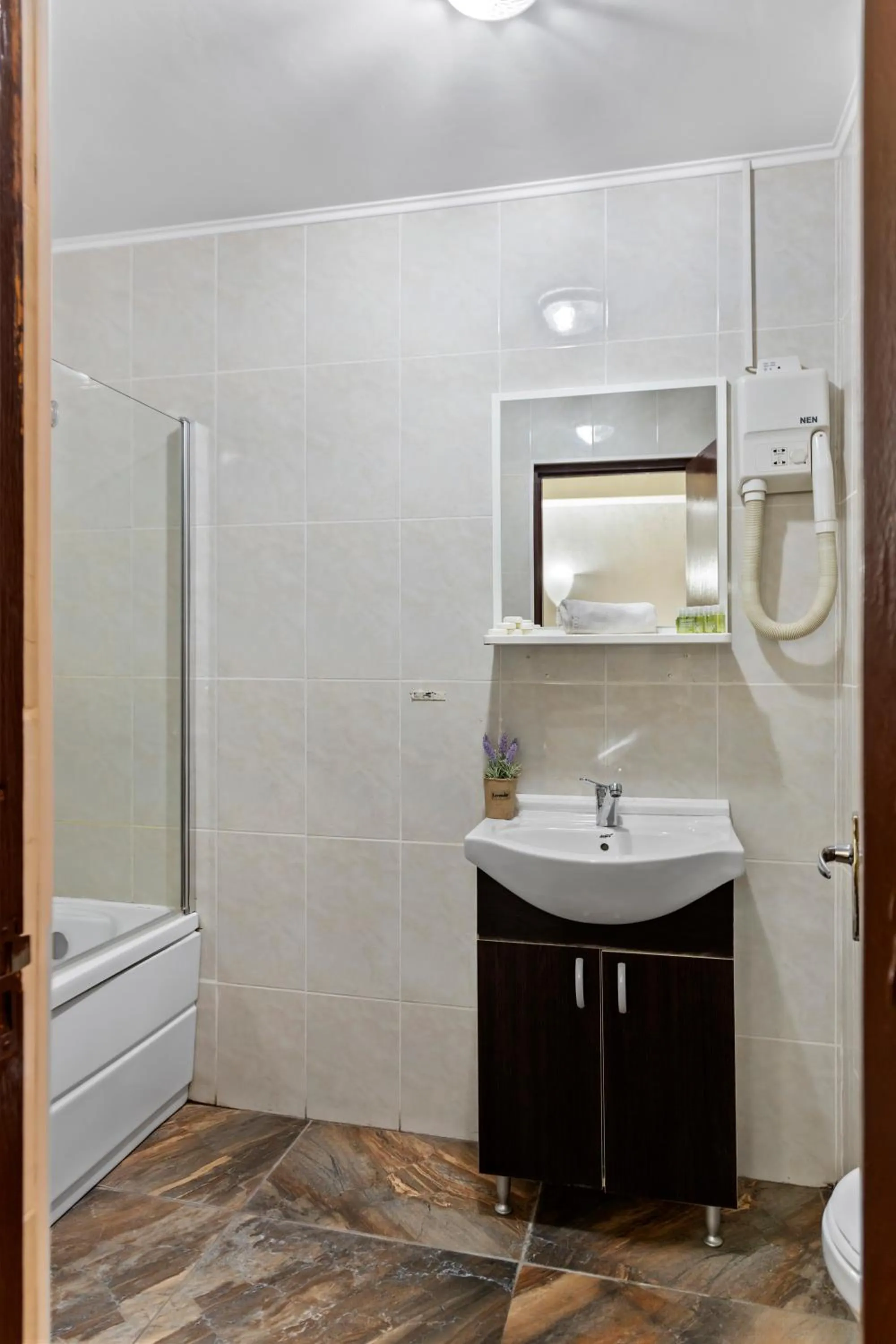 Shower in Hotel Charter Otopeni