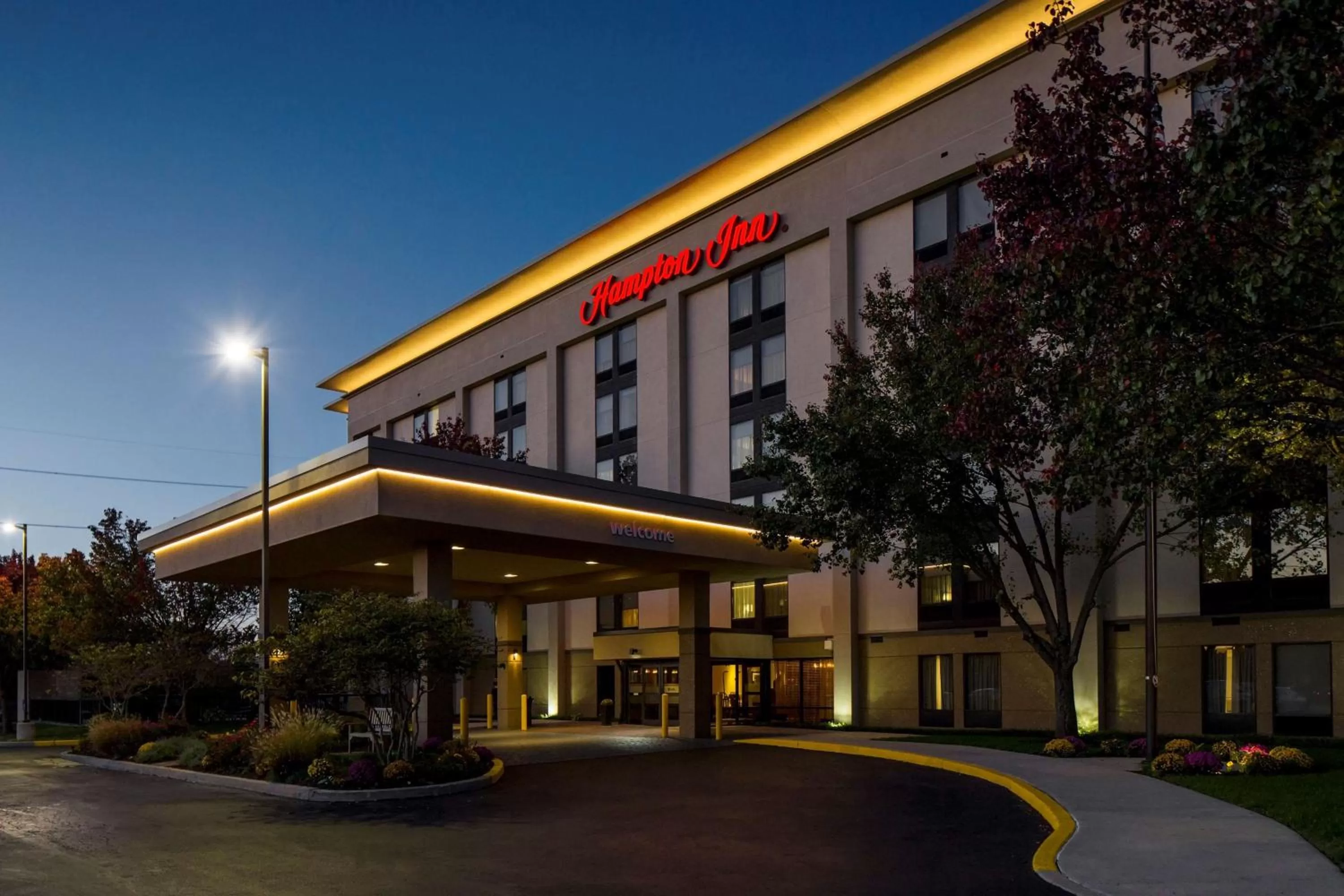Property building in Hampton Inn Philadelphia-Airport
