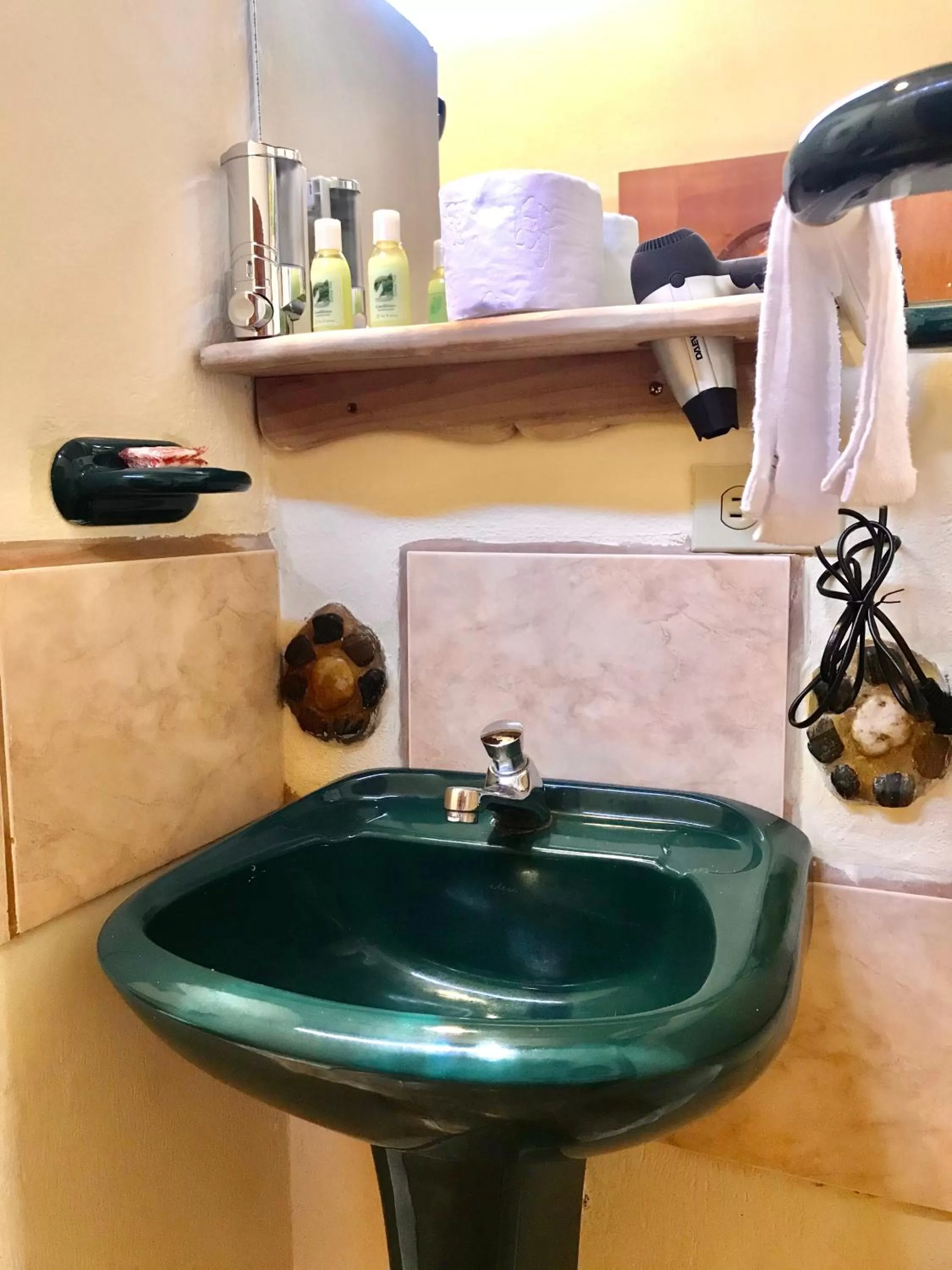 Bathroom in Casa del Lago Lodging House