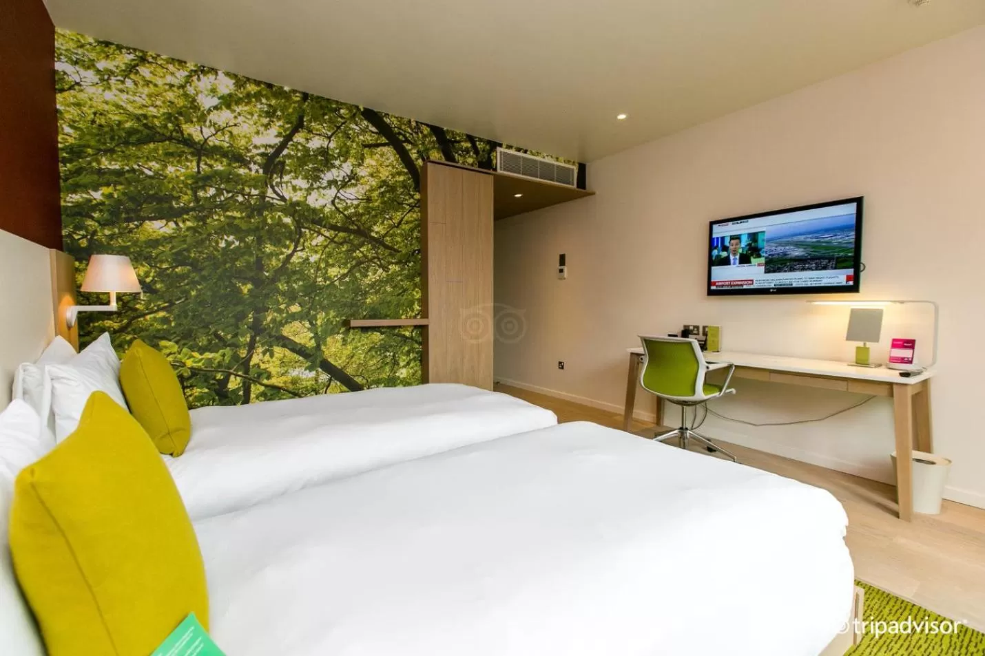 Bedroom, Bed in The Orchard Hotel & Restaurant